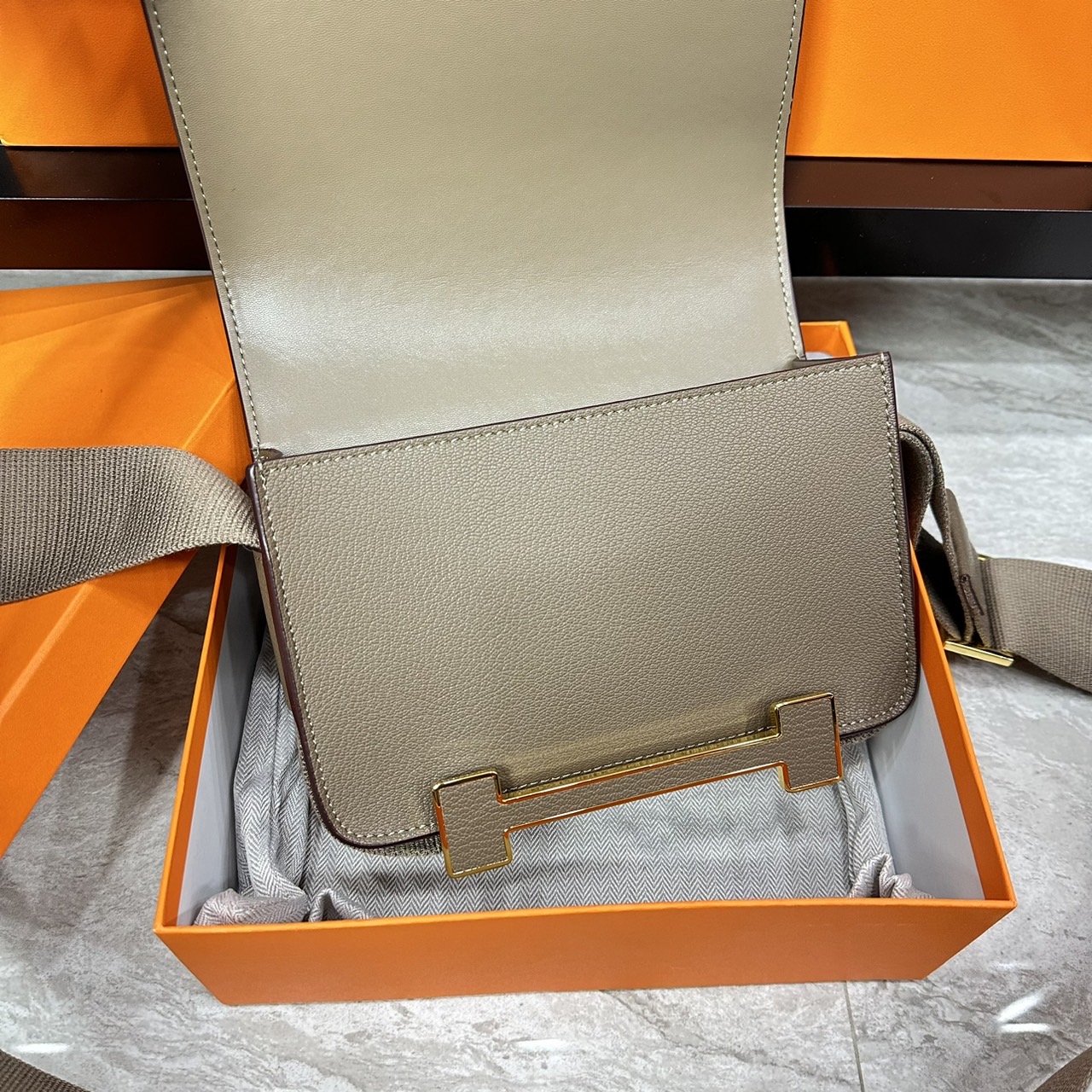 HERMES Chevre Mysore Geta Messenger Bag 20cm กระเป๋าทรงกล่องแมสเซ็นเจอร์แบรนด์หรู เอกลักษณ์ของความสง่างาม เกรดออริ สลับแท้ 1:1 ใช้งานต่างประเทศได้