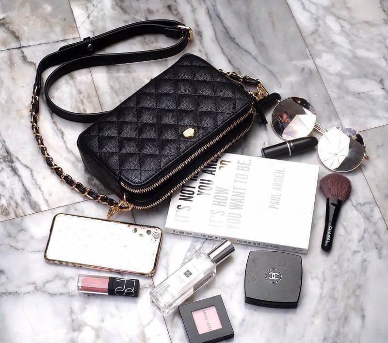 Carla รุ่นขายดีที่สุด ที่น้องมายด์สะพาย น่ารักสุดๆ 💙 ใครกำลังตามหากระเป๋าใบเล็ก ช่องเก็บเยอะๆ แนะนำ ใบนี้เลยค่า New item KEEP ' Carla ' 2zipper bag กระเป๋าสะพายข้าง แบบช่อง 2 ซิป ใบเดียวจบ จุครบ All item ! จะแต่งตัวสไตล์ไหนก้อเอาอยู่ • ร