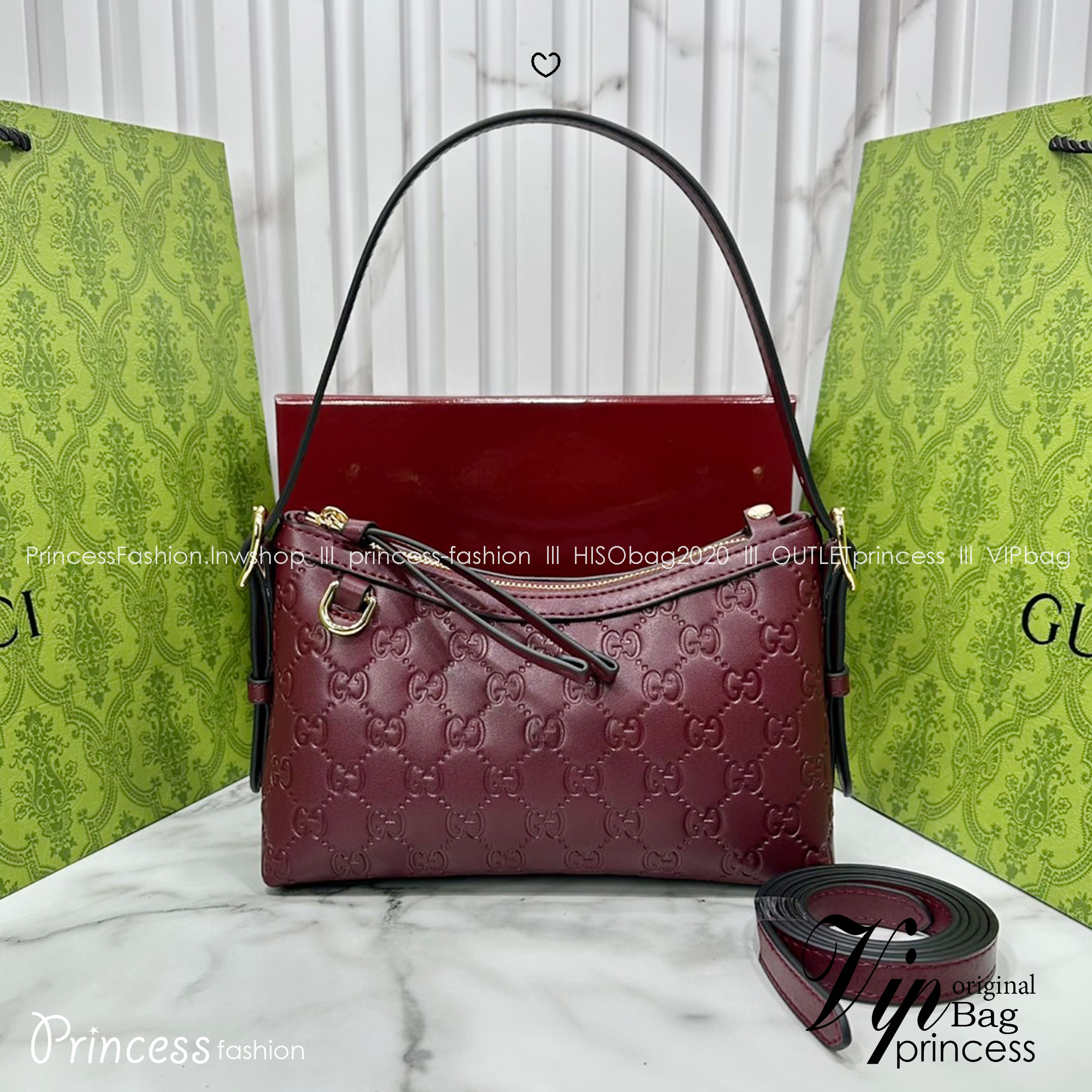ORI หนังแท้ | Gucci GG Emblem small shoulder bag กระเป๋าสะพายทรงพอช ถือ/คล้องไหล่เก๋ๆหรือสะพายข้างได้ ทรงสวยคลาสสิค มีอะไหล่ห่วงสำหรับห้อยพวงกุญแจได้ เป็นไอเท็มต้องมีและยกเป็น everyday bag ได้เลย