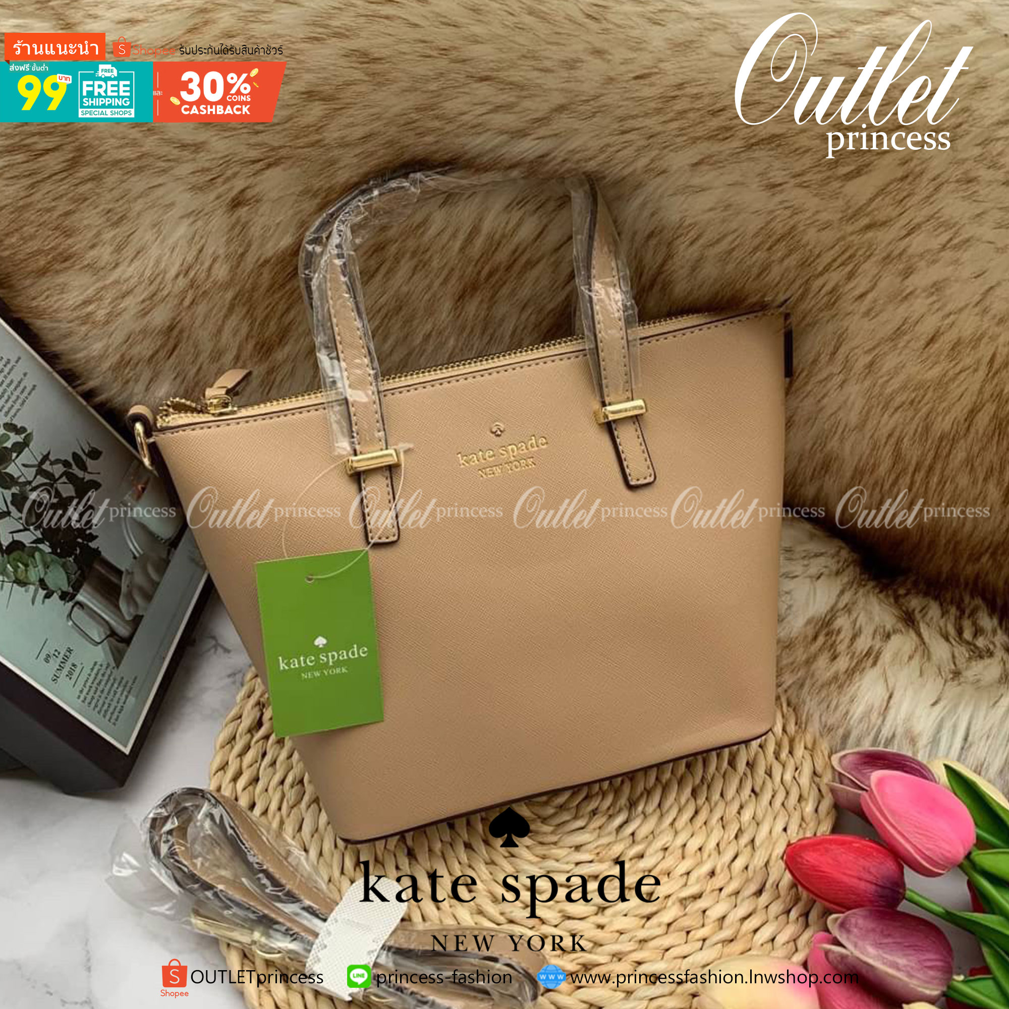 ของแท้ 💯% Kate Spade New York Cross Body Bag กระเป๋าถือหรือสะพาย หนัง Saffiano ภายในมีช่องซิปและช่องเล็ก มีหมุดรองฐานกันรอย 4 มุม อะไหล่ทองทั้งใบ ขนาดกำลังดี ใส่กระเป๋าสตางค์ยาวได้ค่ะ