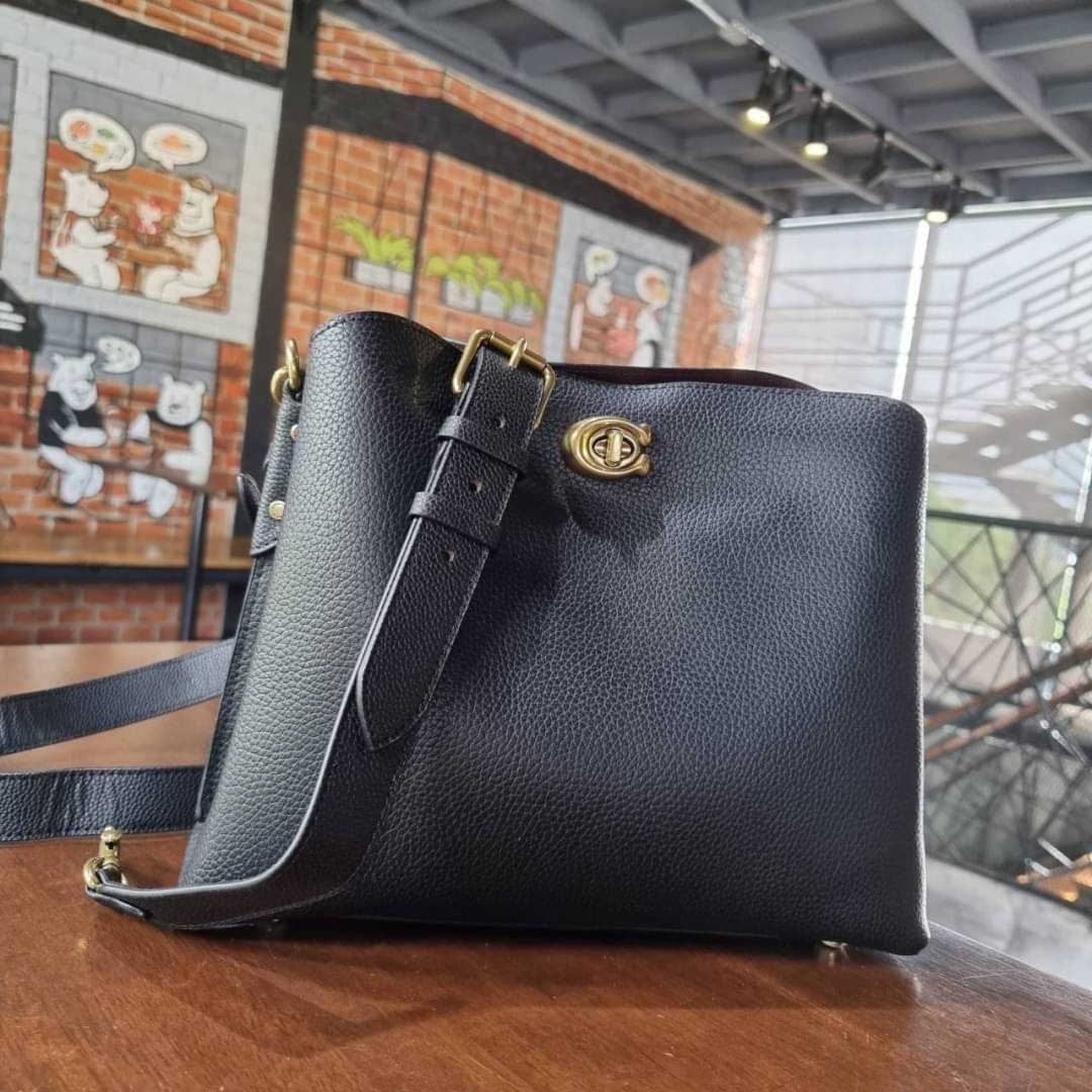 COACH WILLOW SHOULDER BAG ((C2745//C2590//C2621)) พร้อมส่งที่ไทย รุ่นแนะนำค่ะ🔥🔥 🔺กระเป๋าหิ้ว//คล้องไหล่//สะพายข้าง สุดคุ้ม! หนังแท้ชั้นดี ได้ไปหลงรักแน่นอนค่ะ หนังสวยมากๆ😘 🔺ตัวกระเป๋าแบ่งเป็นสองช่องหลัก ด้านนึงเป็นแ
