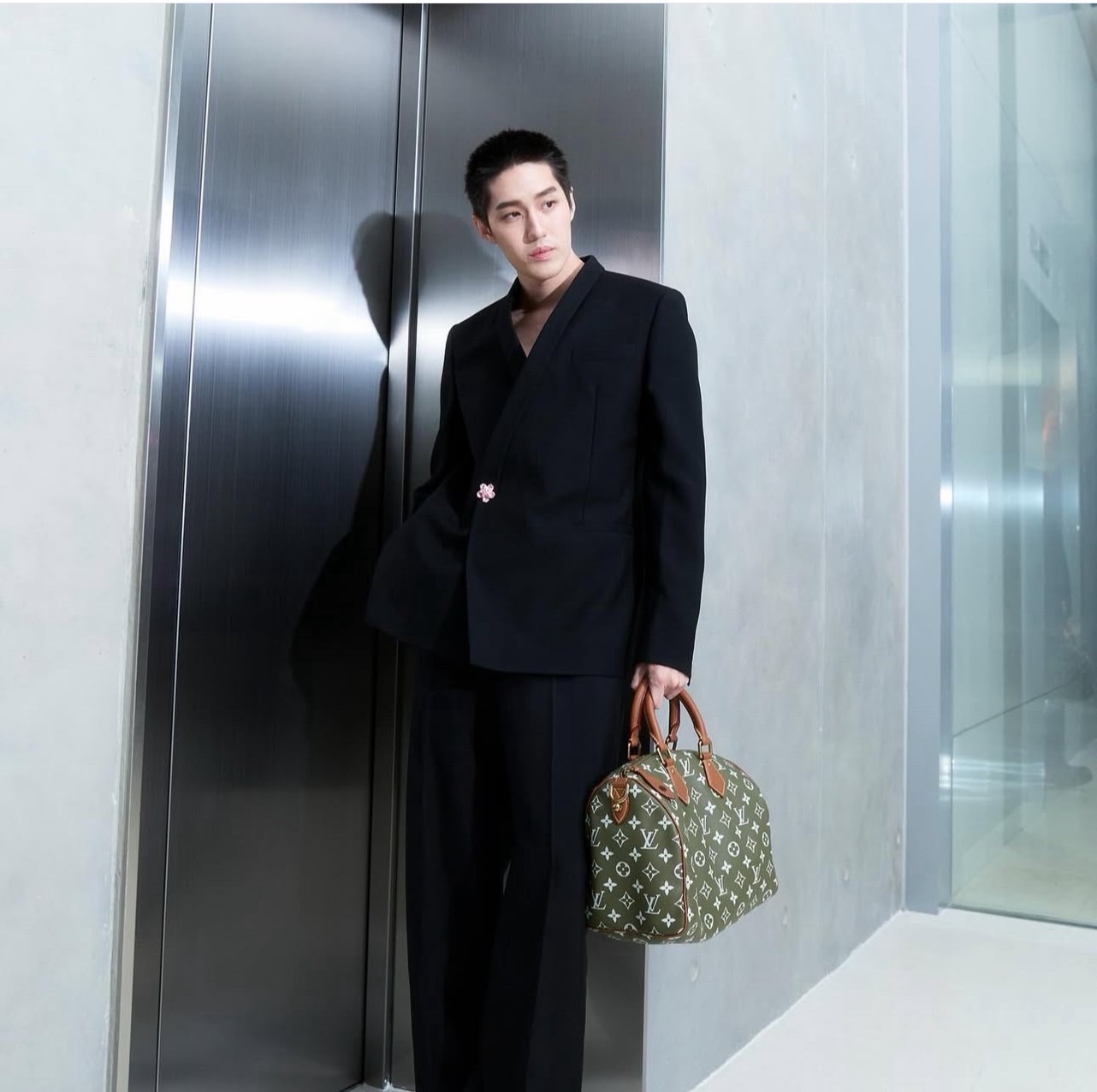 ORI หนังแท้ | LV Speedy P9 Bandoulière 25 Bag กระเป๋าสะพายทรงหมอนสปีดี้ คอลใหม่ล่าสุดหรูหราโดดเด่น รูปทรงใช้งานง่ายสวยตลอดกาล ใช้ได้กับทุกลุค ทุกโอกาส ภายในโล่งกว้างมาก ใส่ของสำคัญได้ครบแน่นอนจ้า