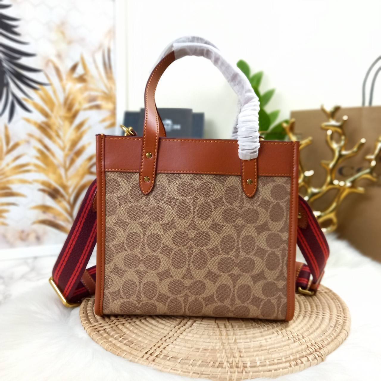 COACH FIELD TOTE 22 WITH HORSE AND CARRIAGE PRINT (C3866)ðāļāļĢāļ°āđāļāđāļēāļāļ·āļ āļāļĢāļ°āđāļāđāļēāļŠāļ°āļāļēāļĒ Unisex āļāļĢāļ TOTE āļŠāļļāļāļŪāļīāļ āļāļĩāđāļŪāļīāļāļāļąāļāļĄāļēāļāļāļąāđāļāļāļēāļĒāđāļĨāļ°āļŦāļāļīāļ// āļ§āļąāļŠāļāļļāļŦāļāļąāļāđāļāļāļ§āļēāļŠāļāļļāļāļ āļēāļ āļāļŠāļĄāļŦāļāļąāļāđāļāđāļāļĒāđāļēāļāļāļĩ āļāļĒāļđāđāļāļĢāļ āļŠāļļāļāļŠāļ§āļĒ āđāļāļāđāļāđāļāļāđāļ§āļĒāļĨāļēāļĒ C Signature āļāļĩāđāđāļāđāļāđāļāļāļĨāļąāļāļĐāļāđ// āļāđāļēāļāđāļāđāļĨāđāļāļāļ§