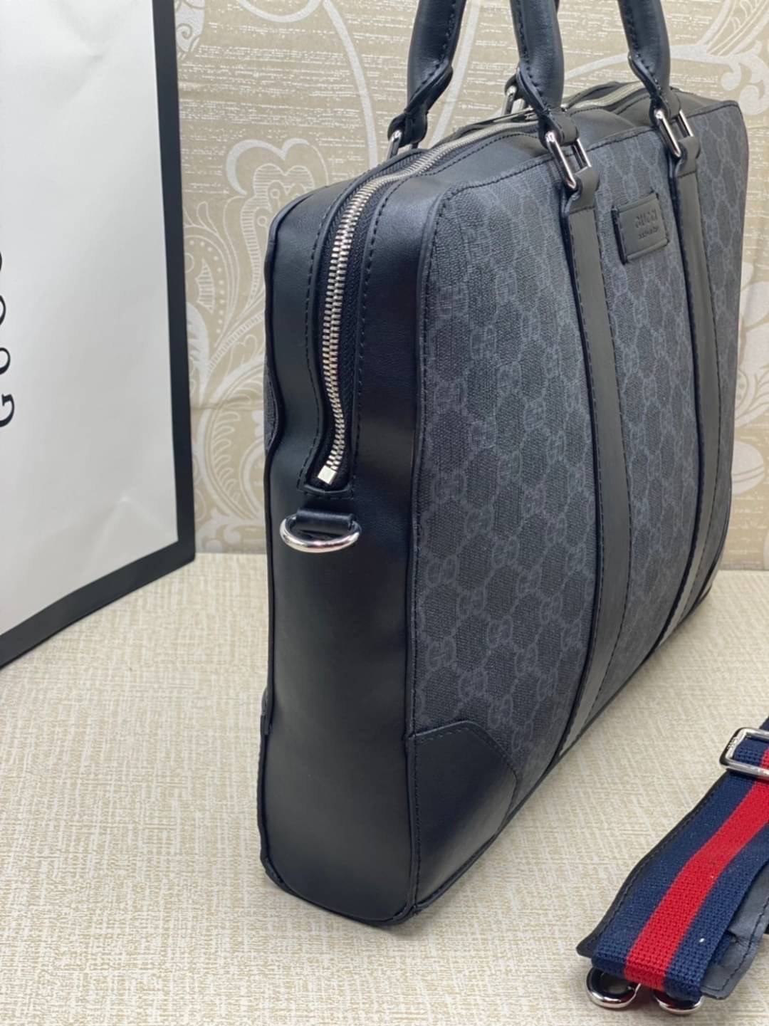 Gucci GG Supreme Briefcase พร้อมส่งที่ไทย ภาพสินค้าถ่ายจากงานจริง GG Supreme work bag with Web shoulder strap