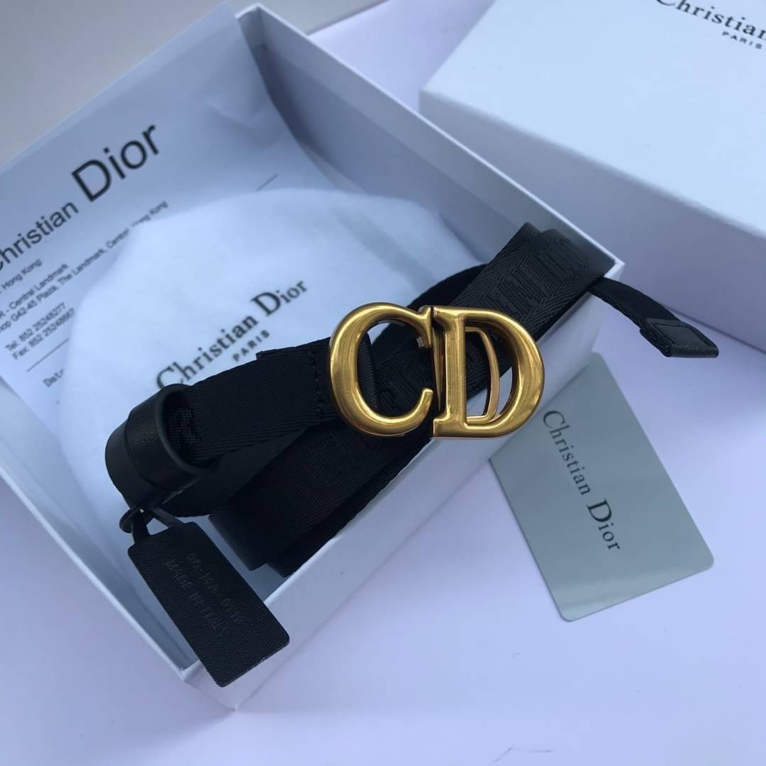 CD ♥️ Dior belt เข็มขัดสุดหรูสายผ้า มาแล้วค่าา งานคูลคุล เท่ๆ ใช้ได้ทั้งหญิงชาย ดีไซน์สุดคลาสสิคสไตล์ Vintage โลโก้ 3D Gold metal สวยงามมากค่ะ เข้าได้กับทุกลุ๊คสไตล์การเเต่งตัว สวยหรูดูดีมีระดับ ไอเท็มนี้แนะนำเลยค่าา