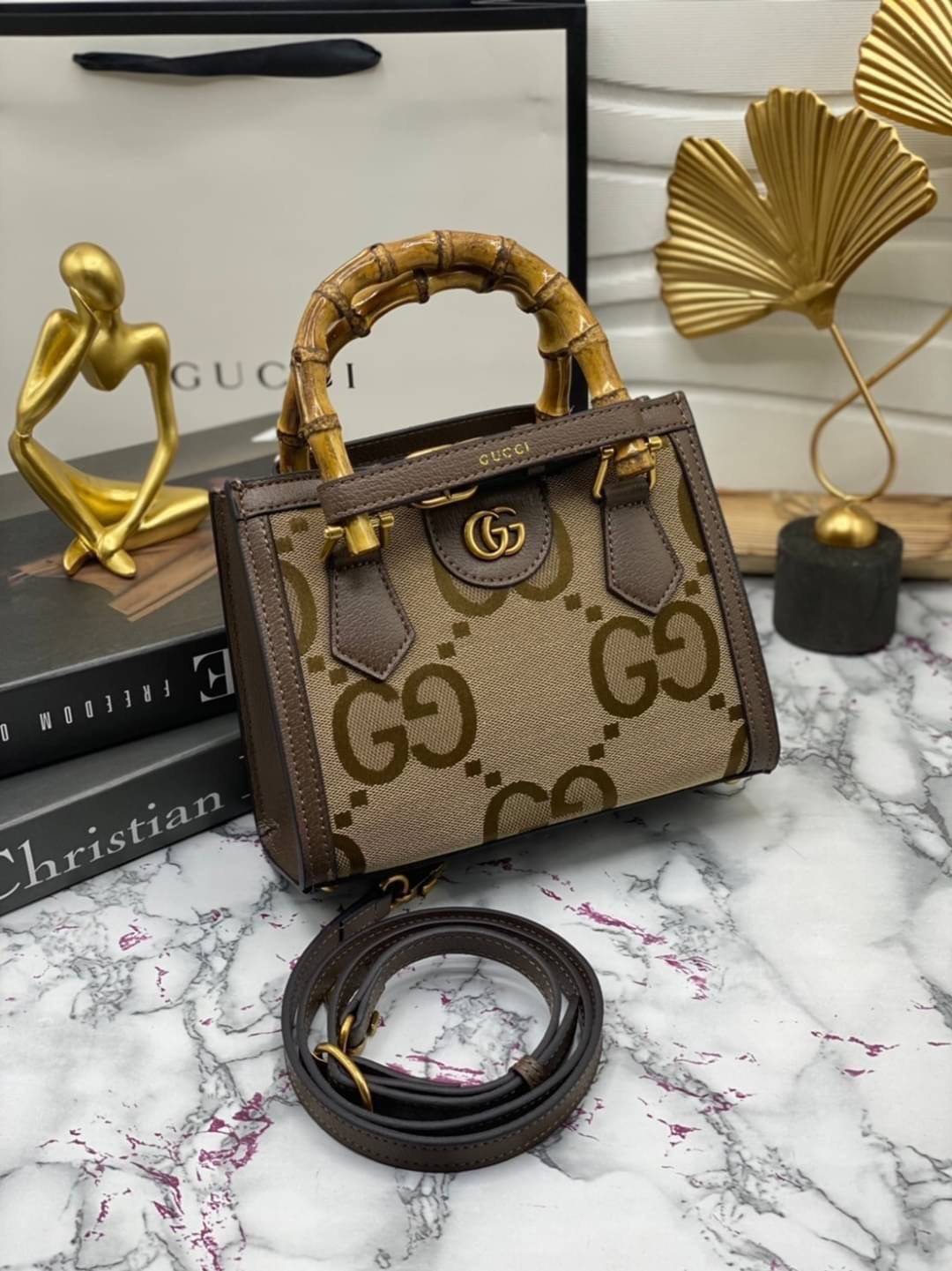 หนังแท้ Gucci Diana jumbo GG tote bag Mini พร้อมส่งที่ไทย Brown Camel and ebony jumbo GG canvas ภาพสินค้าถ่ายจากงานขายจริง ใช้งานต่างประเทศได้ค่ะ