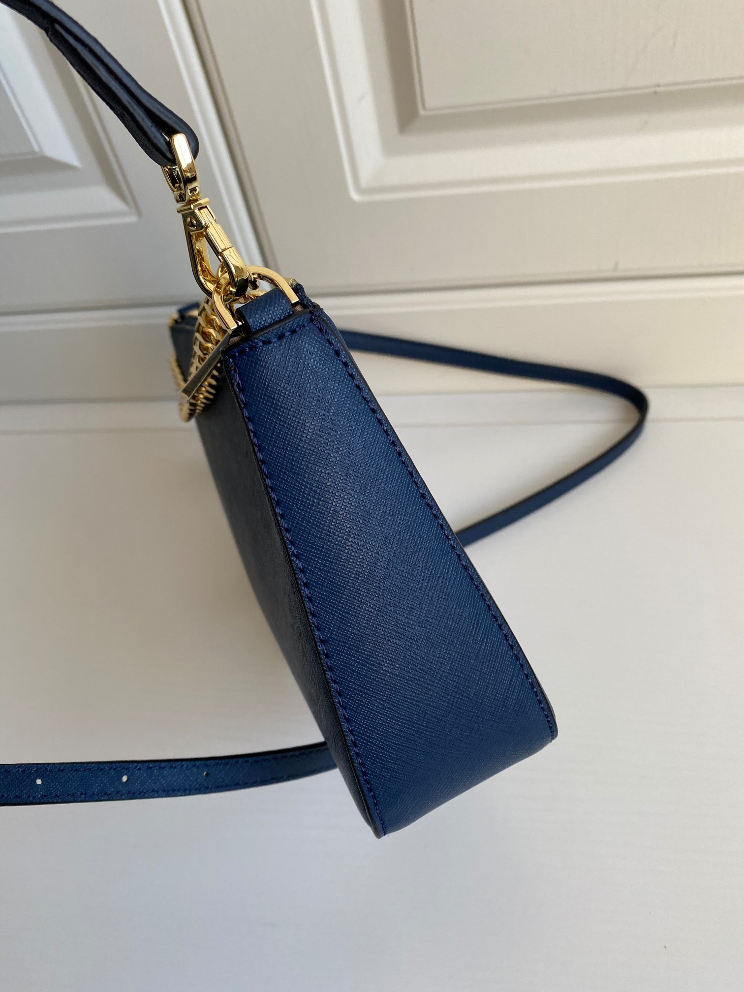 MICHEAL KORS SAFFIANO CROSSBODY BAG / MK Chain Pouchette Bag พร้อมส่ง 4 สี กระเป๋าสะพายข้าง ทรงสวย วัสดุหนัง SAFFIANO คุณภาพดี สวยอยู่ทรงแข็ง