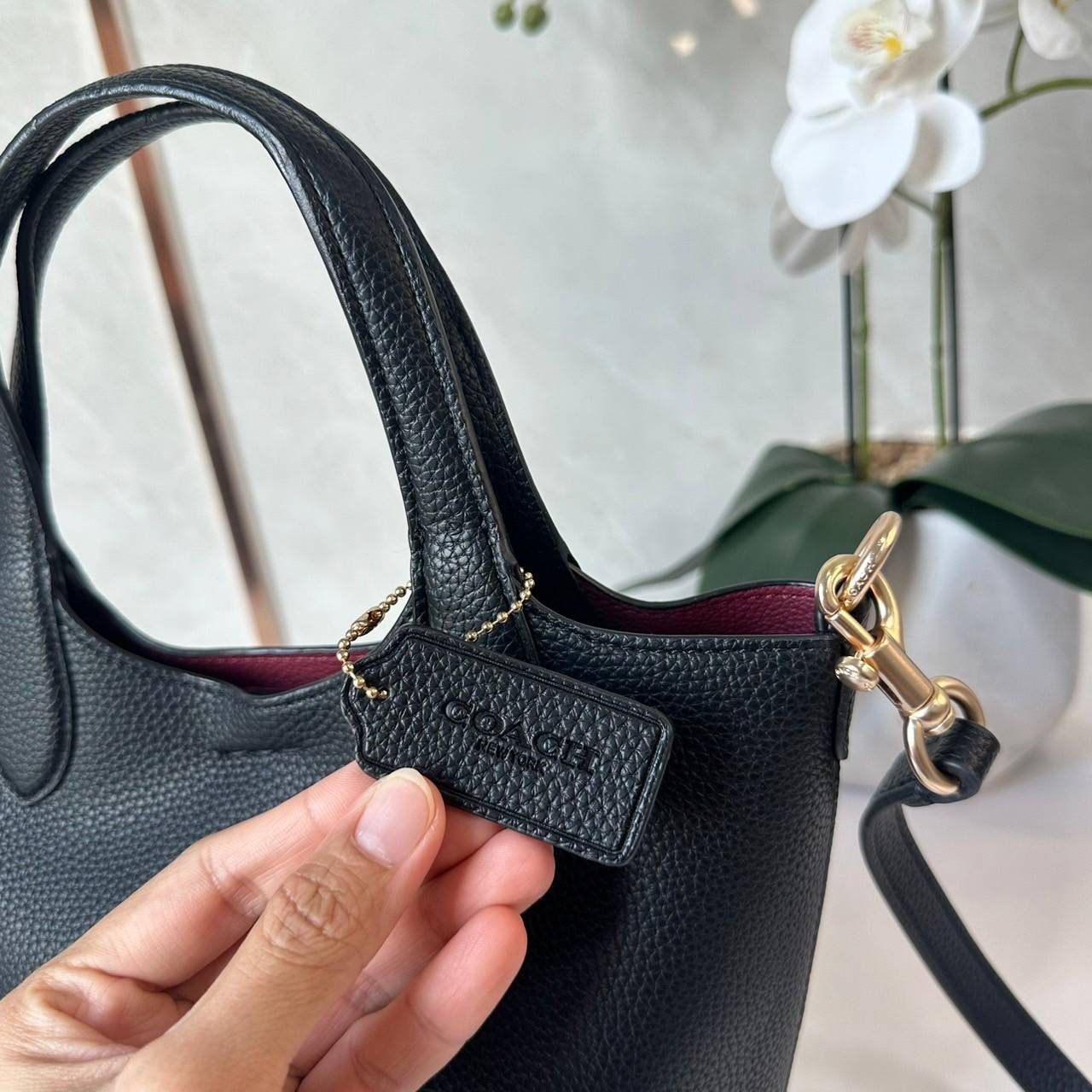 พร้อมส่ง 5 สี COACH HANNA BUCKET BAG กระเป๋าถือ/สะพายข้างทรงบักเก็ตรุ่นใหม่ดีไซน์เก๋น่ารัก เกรดท็อปออริ เกรดดีสุด สลับแท้ 1:1