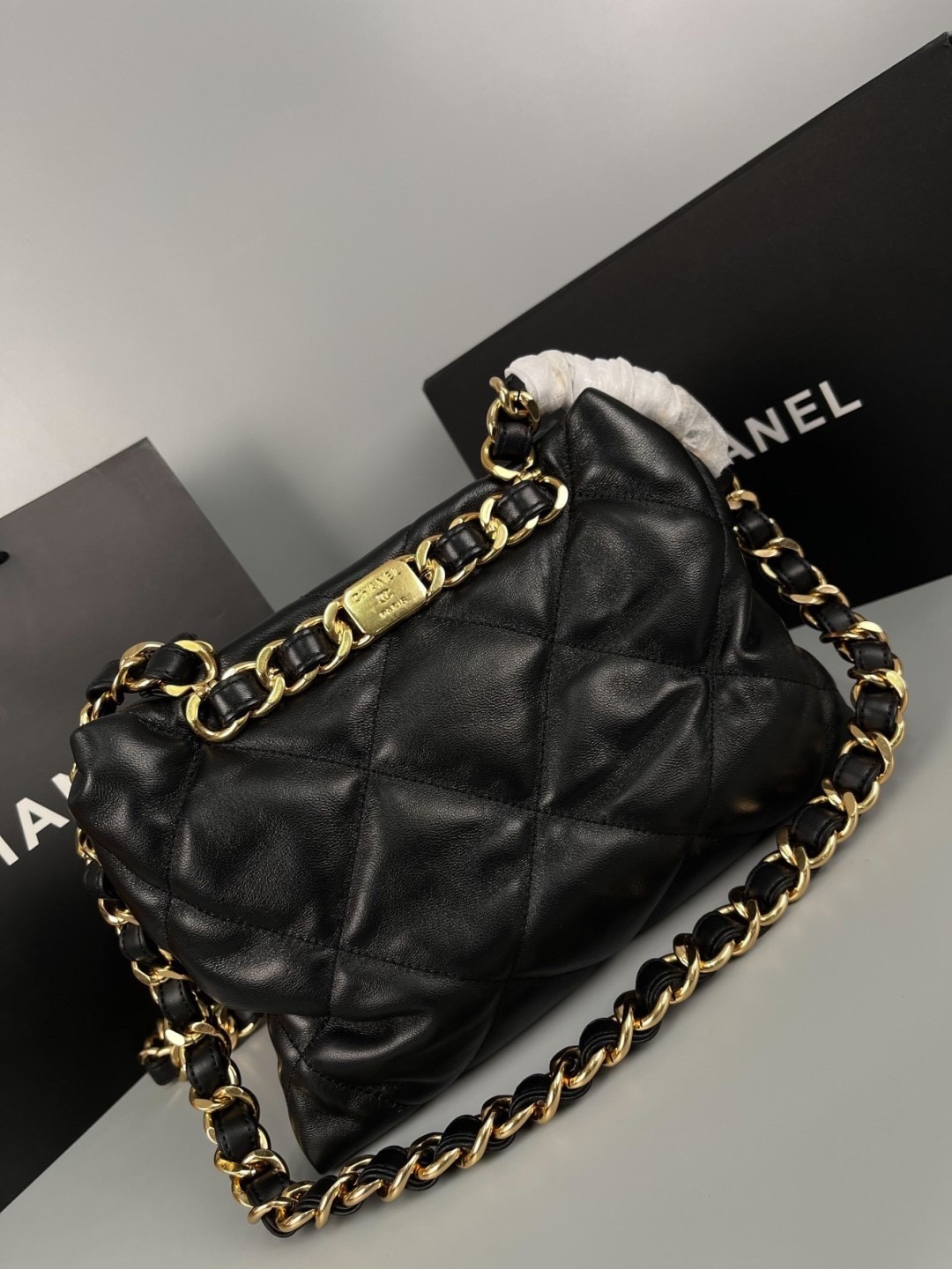 Chanel Black Lambskin Quilted Small Shopping Shoulder Bag / CHANEL SMALL TOTE SHOPPING BAG กระเป๋าสะพายคลาสสิก ดีไซส์เรียบสุดหรู จุของได้เยอะ เกรดวีไอพี 1:1 เกรดดีสุด ผ่านทุก ตม ใช้งานต่างประเทศได้