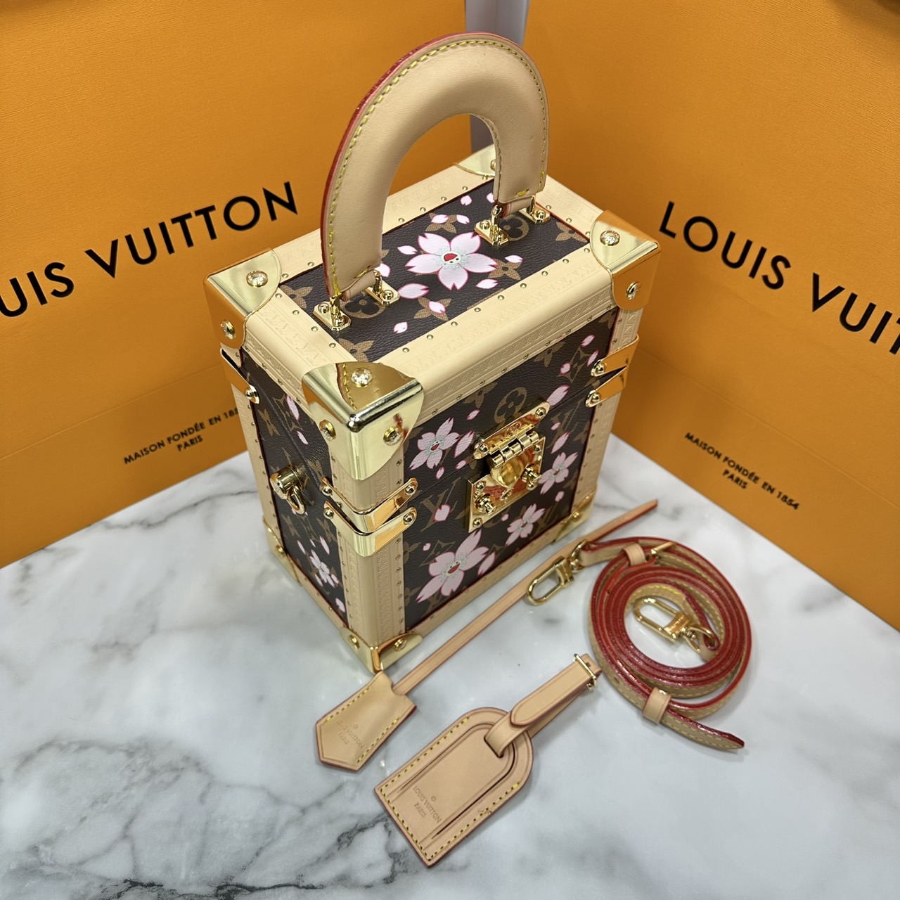 ORI หนังแท้ | LV x TM Camera Box Sakura Brown กระเป๋าสะพายทรงกล่องดีไซน์ขนาดเล็กพกพาสนุก ลายพิมพ์ดอกซากุระมีชีวิตชีวากับสไตล์เป็นเอกลักษณ์ เปี่ยมไปด้วยพลังและหรูหรา
