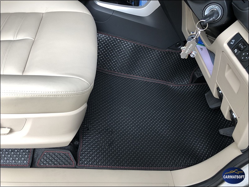 ยางปูพื้นรถยนต์ISUZU MU-X 2014-2019 รุ่น MINI MAT พรมกระดุมเม็ดเล็กpvc สีดำด้ายแดง+ปิดเบาะลายหนัง2เเถว เต็มคัน