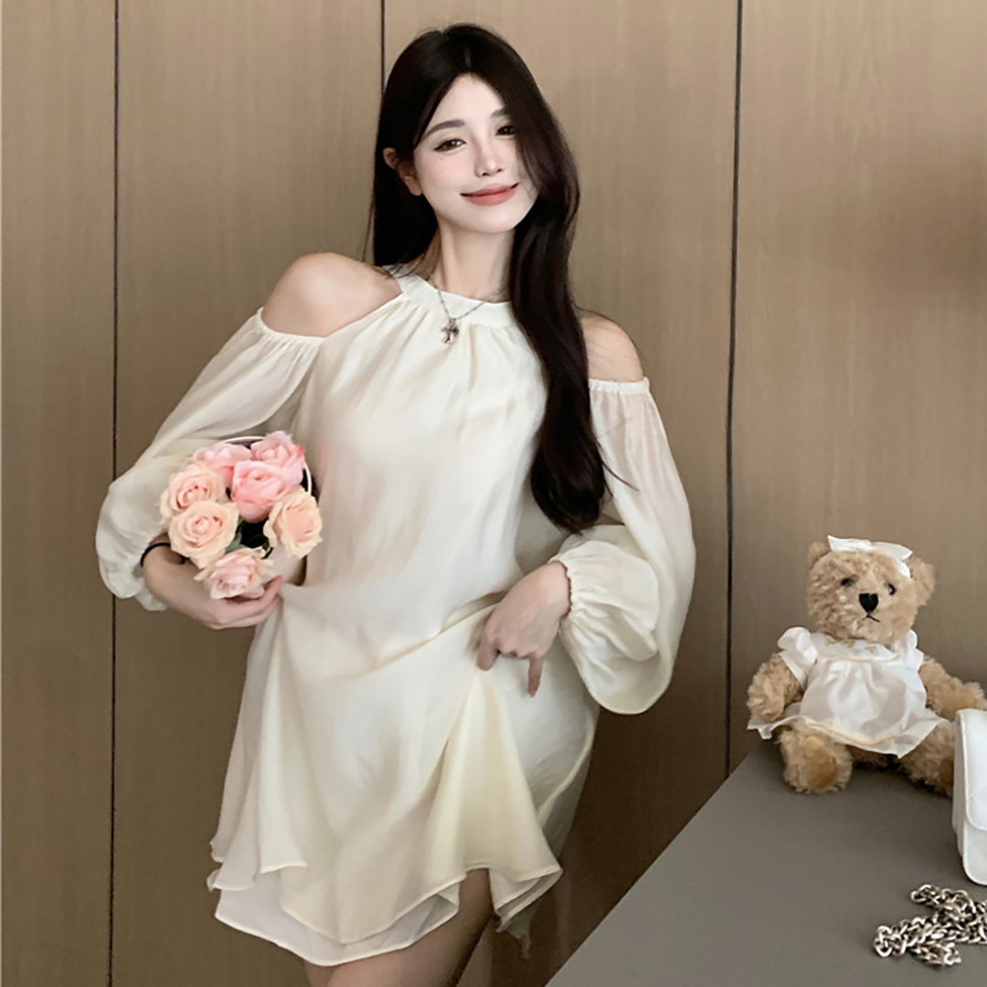 พร้อมส่ง 🏭 🥟🤏🏻 Weens dress เดรสแขนยาวสีครีมผ้าขีฟองเปิดไหล่ (IN38162)
