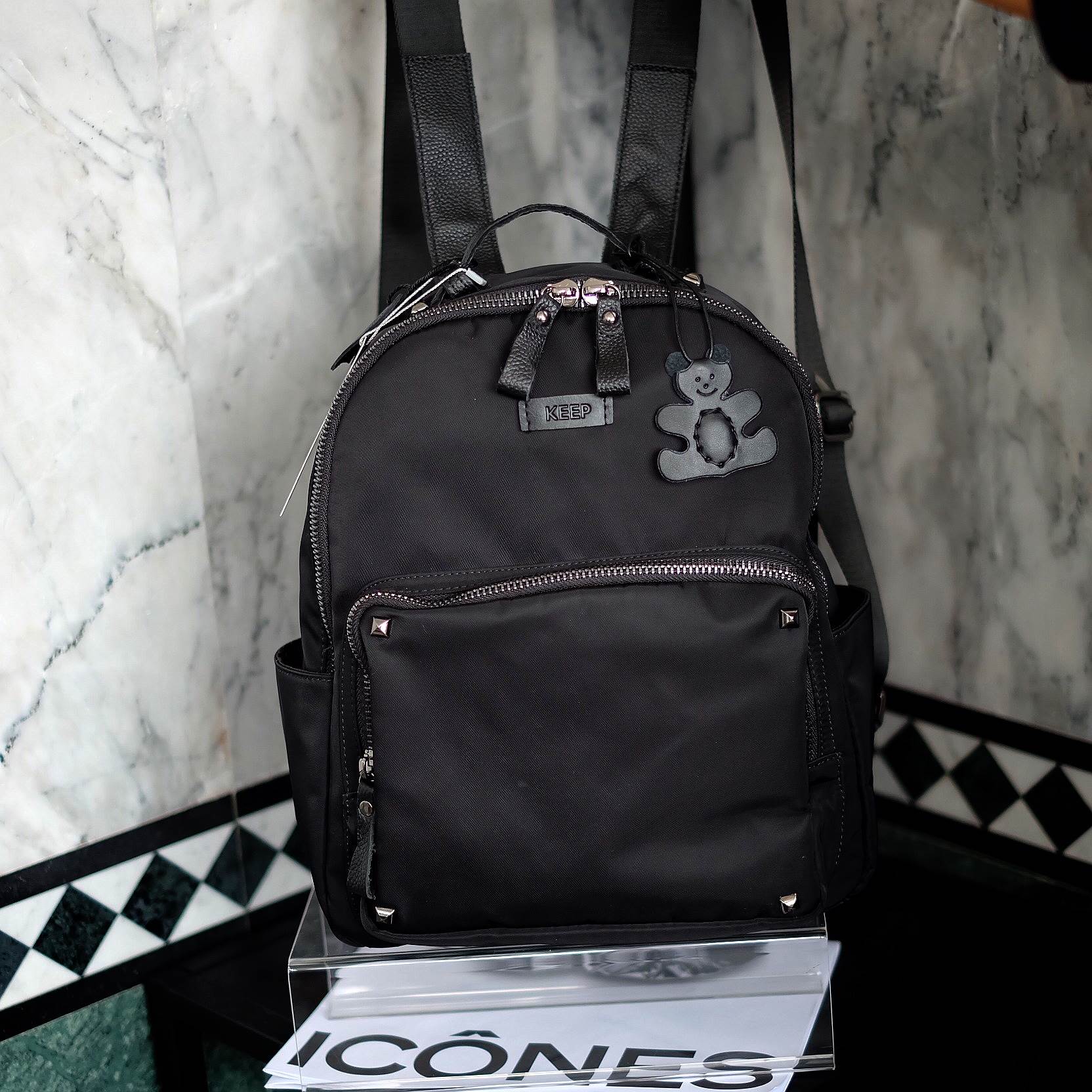 ใหม่สุด !!! เป้Keepไนล่อนห้อยพี่หมีteddy_duo เอาใจสาวๆ ชอบสไตด์ เป้ ทางร้านได้ รุ่น classic ประดับหมุดดำ จาก แบรนด์ keep มาฝากคะ จุดเด่น 💙 กระเป๋า ผ้าไนล่อน น้ำหนักเบา สายหนังแท้ ทนทาน ดีไซด์ ทันสมัย เข้าได้กับทุกชุด สายสะพายมีแผ่นหนังแท้รอง สะพาย