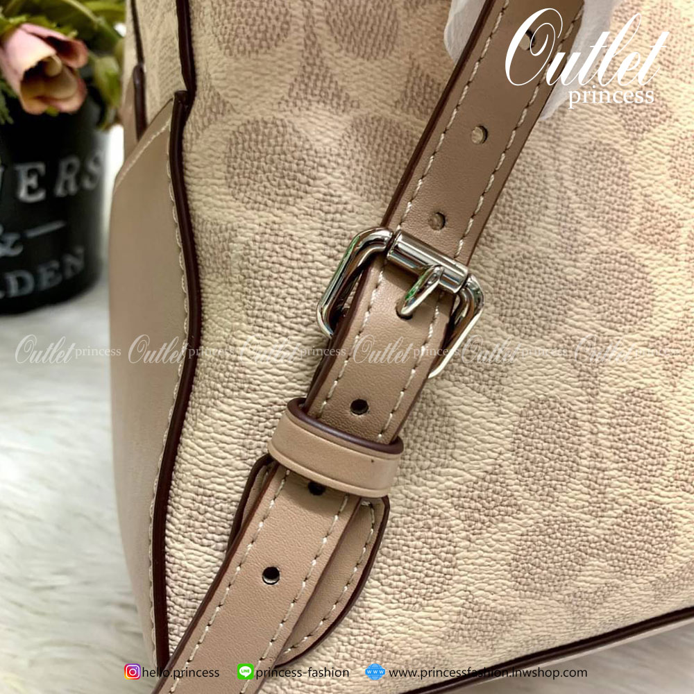 COACH LARGE SIGNATURE CAMPUS BACKPACK (32754) กระเป๋าสะพายหลังแบบมีหูหิ้ว หนังแท้อย่างดี หนังสมูทมากๆค่ะ พร้อมสีสุดคลาสสิค! ด้านหน้ามีช่องซิปขนาดกลางให้หนึ่งช่อง เปิดปิดช่องหลักแบบซิปคู่ ภายในกว้างมากๆค่ะ ใส่ได้เยอะทีเดียว มีช่องซิปและช่องเล็กใส่ของจุกจิก