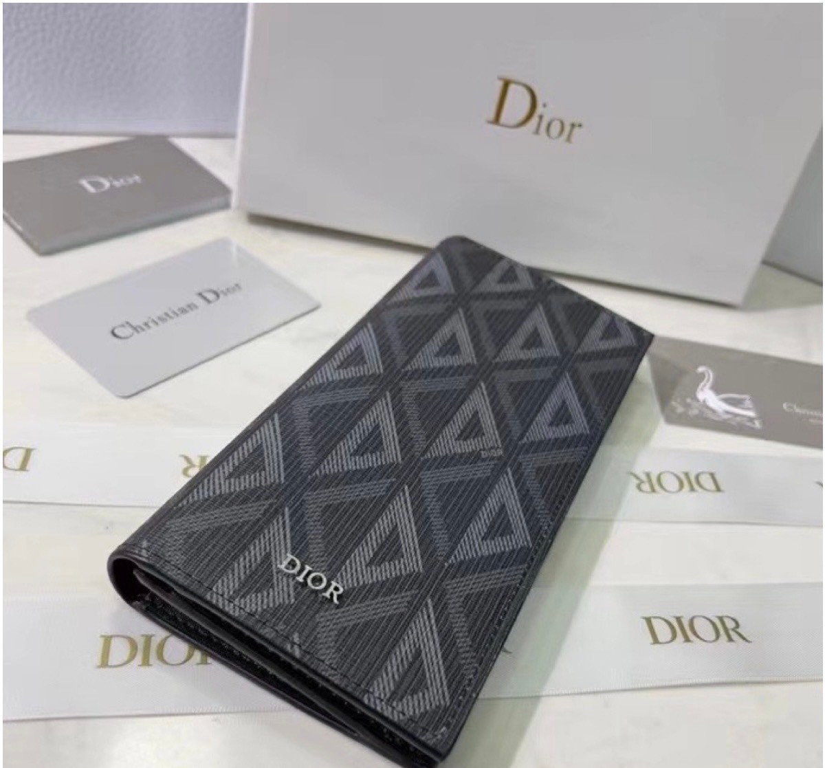 DIOR Vertical Long Wallet Dior CD Diamond Canvas กระเป๋าสตางค์ใบยาว พร้อมส่งที่ไทย ภาพสินค้าถ่ายจากงานขายจริง ใช้งานต่างประเทศได้