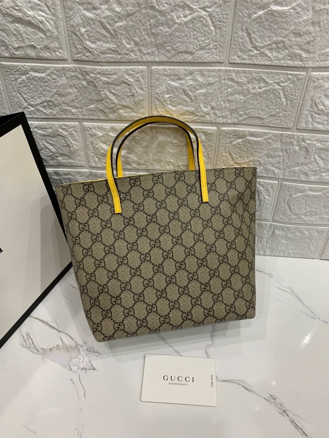 GUCCI Children's tote bag / Gucci kid tote / Gucci bag พร้อมส่งสต๊อกแน่น กับกระเป๋าโท้ทคิดท์ ไซส์น่ารักน่าใช้ ฮอตไม่หยุด เด็ดทุกดีไซน์ มีลายเข้าใหม่มากกว่าในรูปนะคะ **สินค้าเกรดออริจินอล 1:1 สลับแท้ งานสวยตามรูป ภาพถ่ายจากงานขายจริง ใช้งานต่างประเทศไ