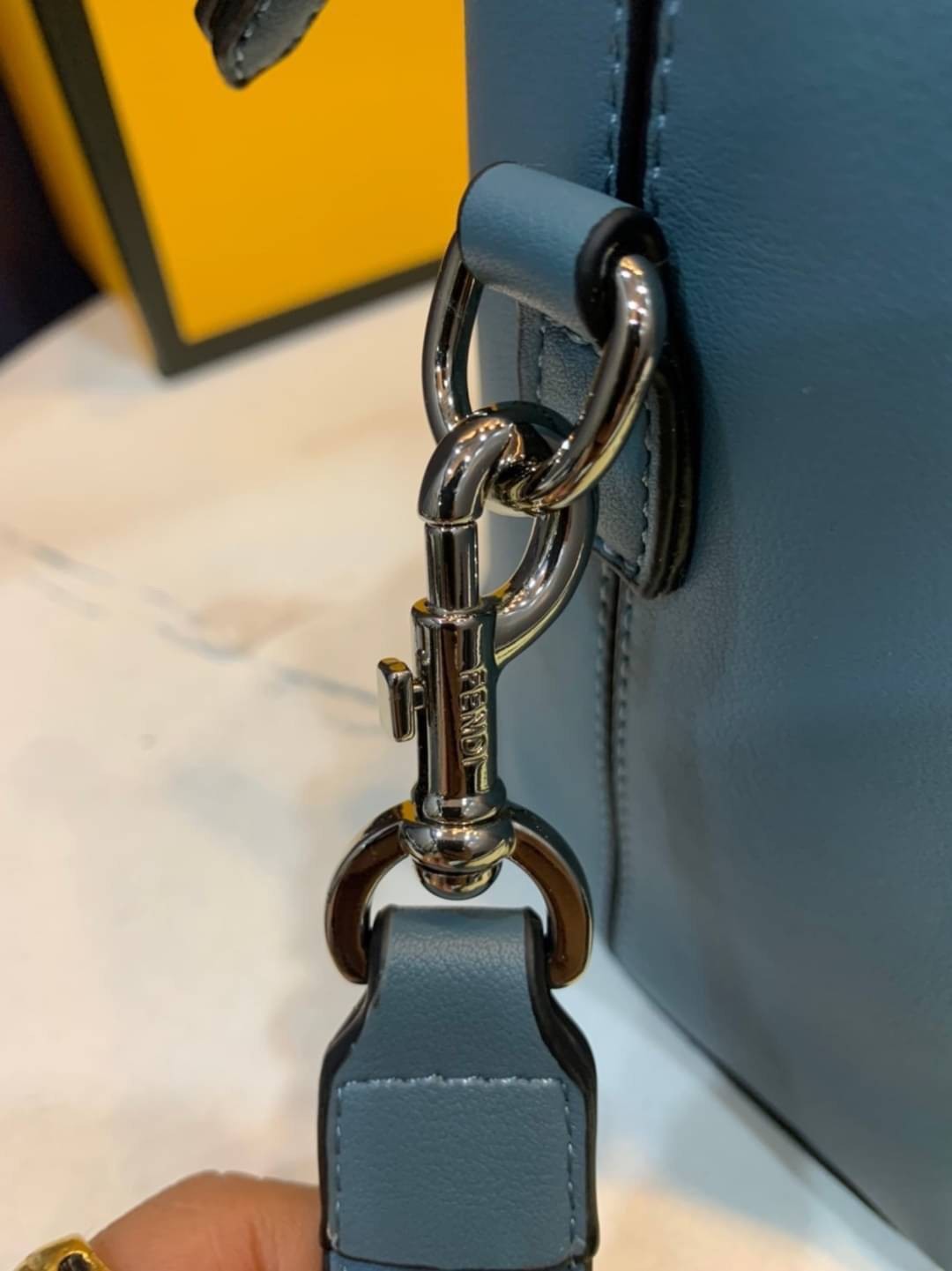 FENDI By The Way tote น้องงกลับมาแล้วว ใครรออยู่ห้ามพลาดจร้าา สวยๆอย่างนี้อดใจยังไงไหว!! กระเป๋ารุ่นที่ไม่ว่าจะใช้แบบหิ้วหรือสะพายข้างก็สวยทุกลุค แถมแมทกับชุดได้ง่าย เหมาะกับทุกๆวัน สินค้าพร้อมส่ง มีจำนวนจำกัด