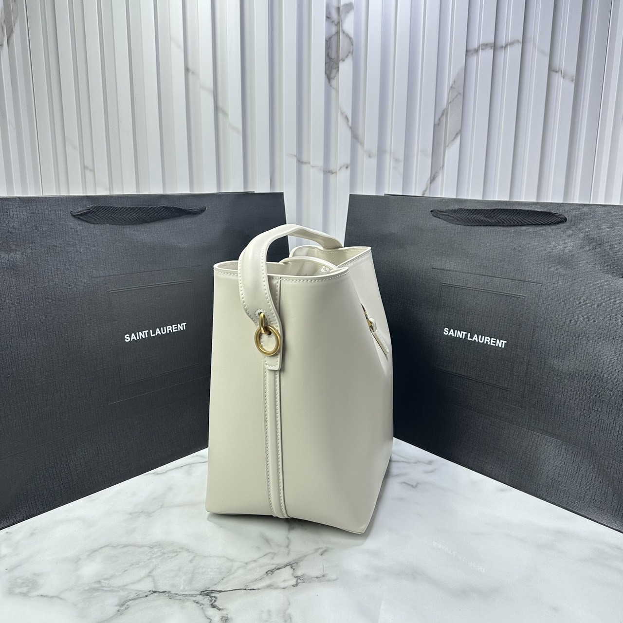 Medium 8" YSL Le 37 in shiny leather Hobo Bag / YSL Bucket Bag / YSL Tote Bag กระเป๋าสะพายทรงโฮโบโท้ท งานหนังสวยเต็มใบ อะไหล่ทองสวยคลาสสิก ราคาแสนดีแนะนำของมันต้องมีจริงๆ