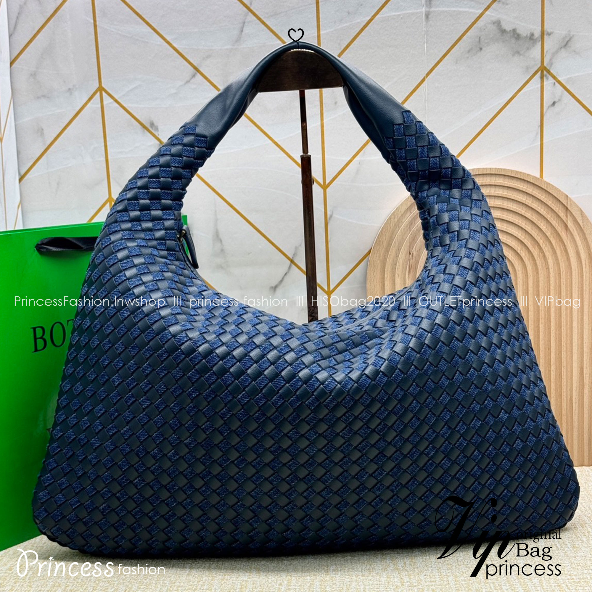 BOTTEGA Hop Large denim and leather tote bag in blue 47cm / BOTTEGA Hobo Bag กระเป๋าสะพายไหล่ใบใหญ่ จุของได้เยอะมาก วัสดุเดนิมคอตตอน ดีไซส์สานเป็นเอกลักษณ์สวยงาม เกรดออริ 1:1