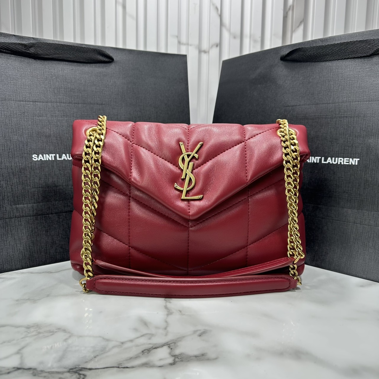 ORI หนังแท้ | 28cm YSL PUFFER SMALL in Nappa leather กระเป๋าสะพายรุ่นยอดนิยม ทรงสวย ใช้ได้บ่อยไม่มีเบื่อ วัสดุหนังสัมผัสนิ่มมือ ดีไซน์เรียบหรู ดูแพง สะพายได้หลากหลาย