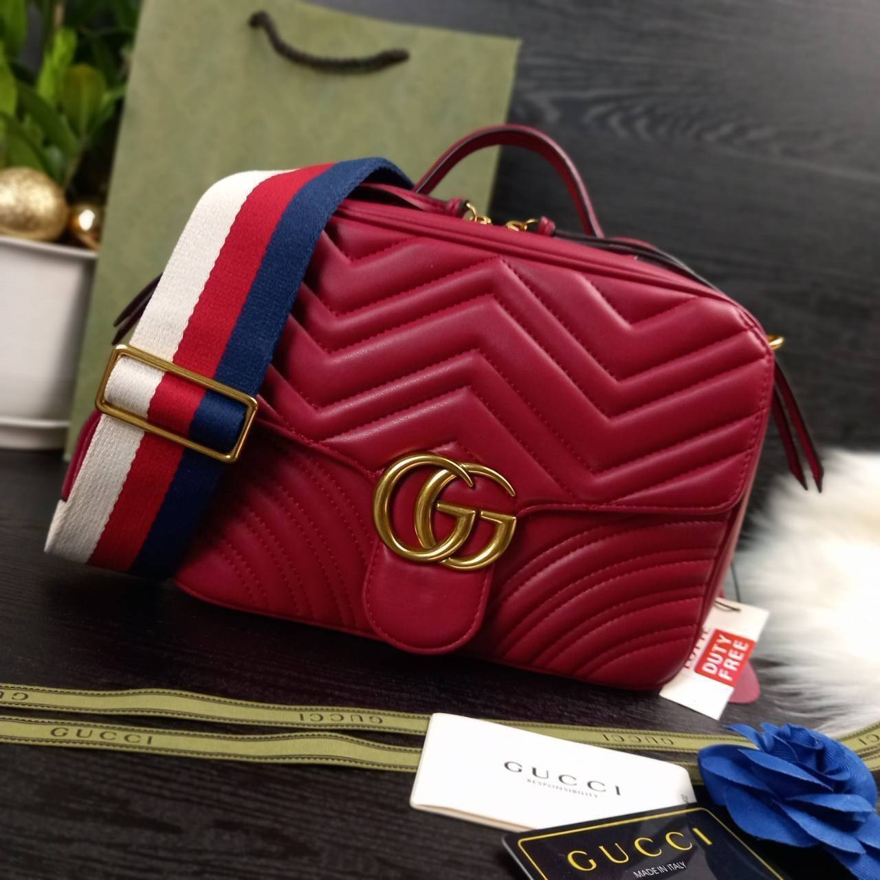 VIP GUCCI GG MARMONT TOP HANDLE SHOULDER BAG / BOLSA GG MATELASSE กระเป๋าถือ กระเป๋าสะพาย คอลเลคชั่นสุดหรู มาพร้อมสายสปอร์ตสะพายยาว สามารถปรับระดับได้ ถอดได้ เป็นอีกรุ่นที่โดดเด่นมากๆ การใช้งานคล้องตัวสุดๆ โดดเด่นด้วยโลโก้ GG ขนาดใหญ่เป็นเอกลักษณ์