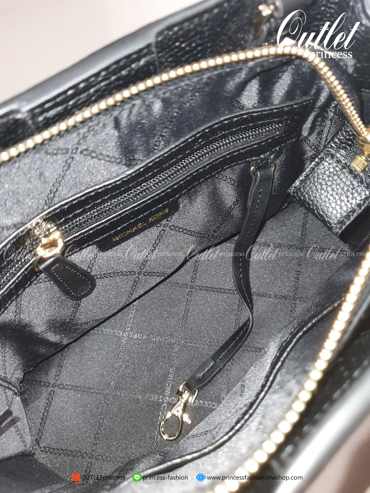 ของแท้ 100% NEW COLLECTION!! MICHAEL KORS GENIE LEATHER BAG สีดำ