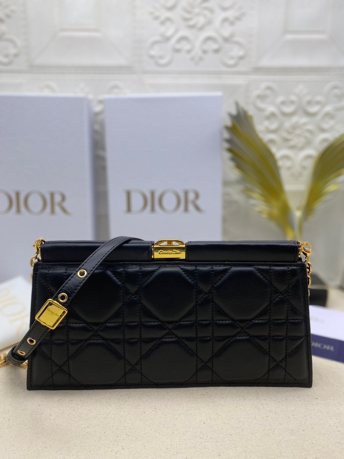Dior Caro Colle Noire Clutch with Chain Cannage / DIOR Clutch / DIOR BAG พร้อมส่ง 4 สี กระเป๋าสะพายทรงคลัท ดีไซน์เรียบหรู ดูแพง รุ่นนี้คือ ถือแล้วผู้ดีมากค่ะ