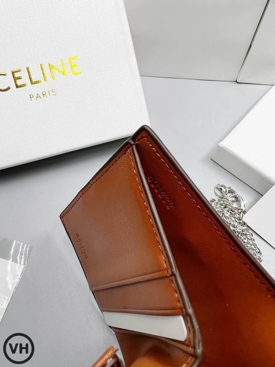 ORI หนังแท้ | CELINE SMALL TRIFOLD WALLET ON CHAIN / CELINE Wallet กระเป๋าสตางค์ใบสั้น 3 พับ พร้อมสายสะพายโซ่ กระเป๋าสตางค์ซีลีน