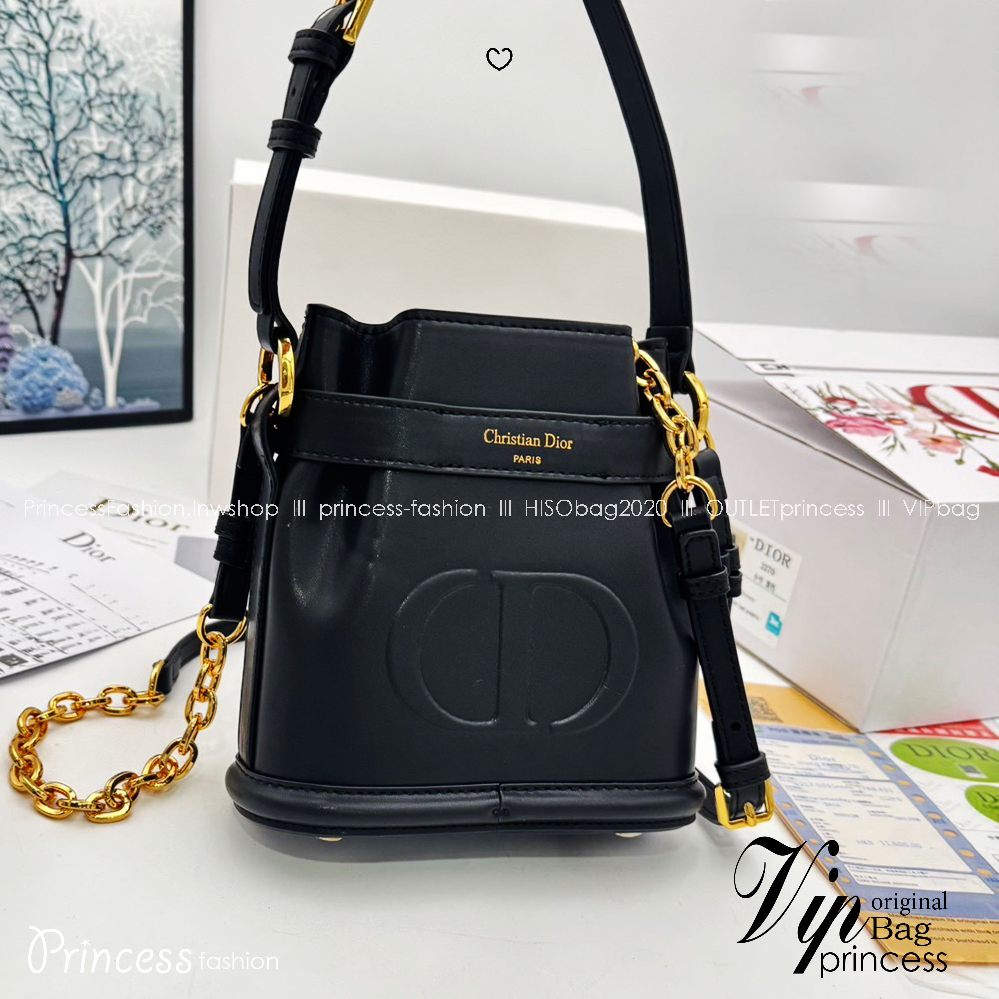 DIOR Small C'est Bag กระเป๋าสะพายสุดคลาสสิค ดีไซน์หรู ไซส์เล็กกะทัดรัด ใช้งานง่าย สะพายได้ทุกโอกาส ไอเท็มร้อนแรง ดีเทลสวยไม่ซ้ำใคร