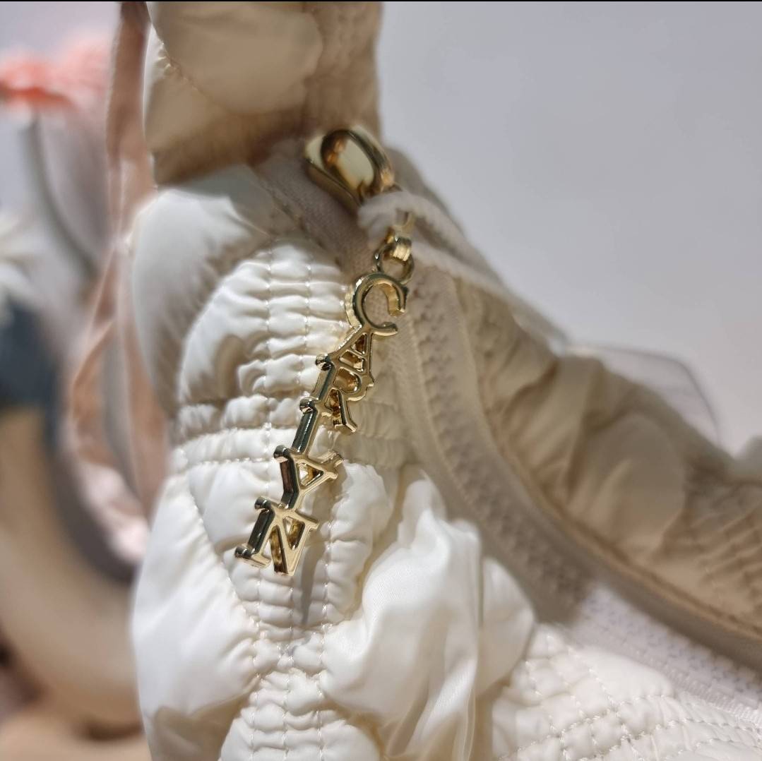 Carlyn cozy bag / Carlyn glaze bag 13 สีพร้อมส่ง อีกหนึ่งคอลเด็ด ที่ฮิตแบบฉุดไม่อยู่ กับไอเท็มนุ่มนิ่มจากเกาหลี พร้อมสีใหม่ล่าสุด กระเป๋าสะพายก้อนเมฆสุดเก๋ ที่สามารถใช้ได้หลากหลาย