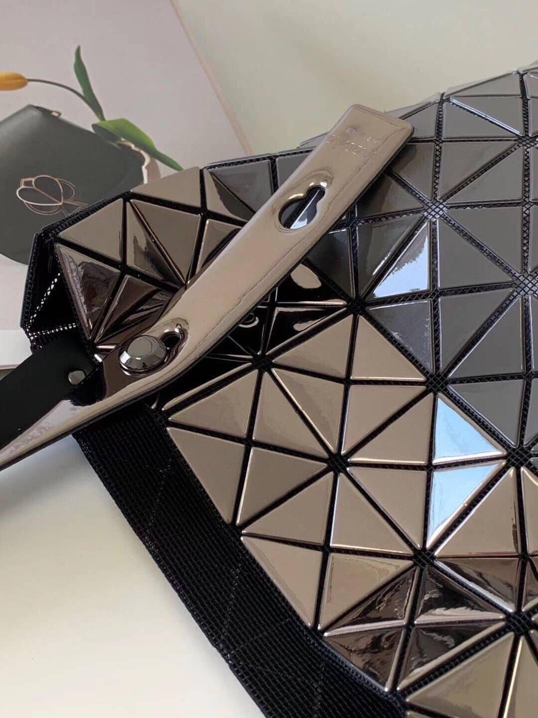 พรีเมี่ยมกิ๊ฟแท้ 100% 】ISSEY MIYAKE BAOBAO PLATINUM COLLR [GRAY]