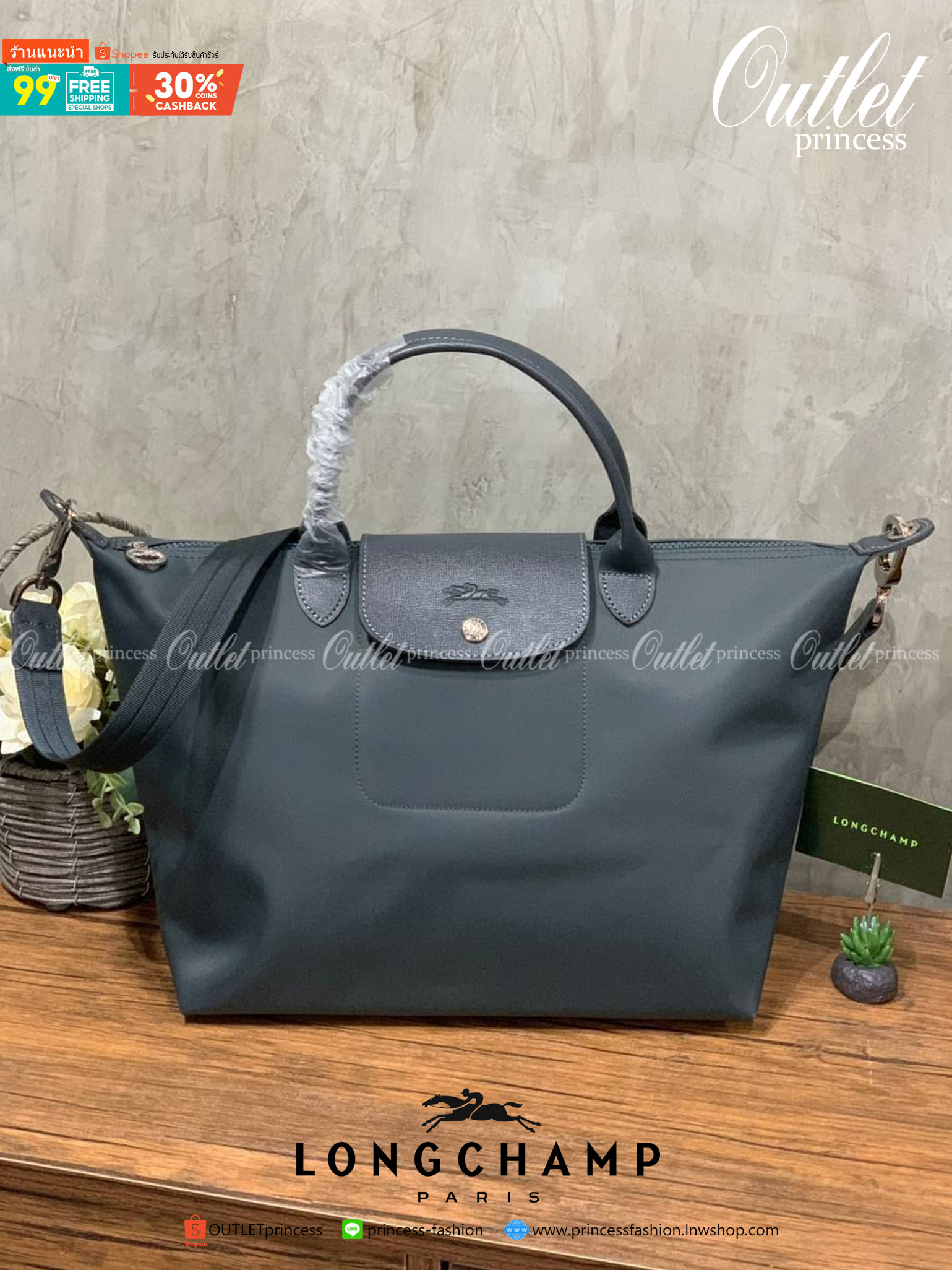 Longchamp Le Pliage Neo Size M มาพบกับกระเป๋ารุ่นยอดนิยม ที่สาวๆ ต้องมีไว้เก็บไว้สักใบ กระเป๋าโท้ทใบนี้ มาพร้อมกับสีที่มีสไตล์เรียบง่าย มีสายสะพายยาวช่วยให้คุณสามารถสะพายไหล่ได้อย่างสบาย ในขณะที่ที่ปิดแบบซิปช่วยให้คุณมั่นใจได้ว่าของด้านในมีความปลอดภัย Le 