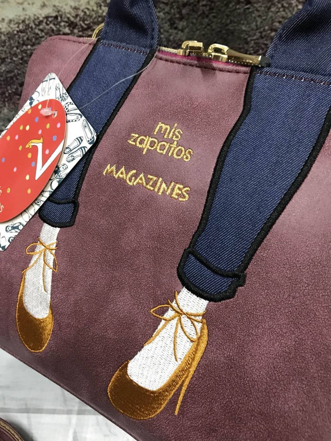 Mis Zapatos mini shoulder Bag กระเป๋าถือหรือสะพาย แบรนด์ดังจากญี่ปุ่น วัสดุหนัง pu เปิดปิดด้วยซิป ภายในแยกช่องเป็นสัดส่วน มาพร้อม สายสะพายยาวปรับ freesize ค่ะ ขนาดกำลังดี น้ำหนักเบา Rare item ค่ะ