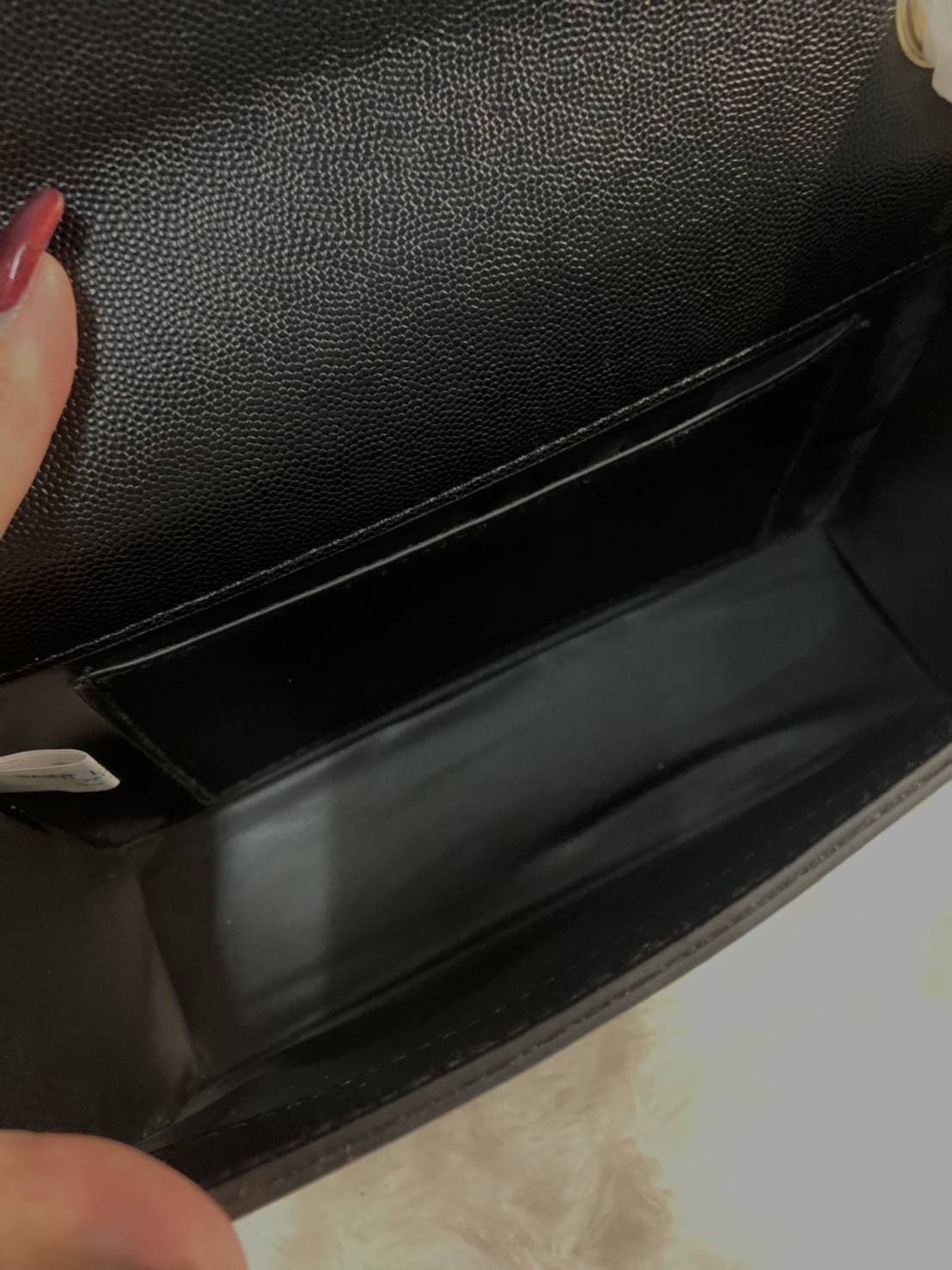 SAINT LAURENT Kate Medium leather shoulder bag VIP GIFT WITH PURCHASE (GWP) พรีเมี่ยมกิ้ฟ Limited Edition จาก YSL DUTY FREE COUNTER วัสดุหนังแกะสังเคราะห์ ลวดลายคล้ายหนังคาเวียร์ หนังสวย ใช้ทน อะไหล่ทองทั้งใบ ด้านหน้าประดับโลโก้แบรนด์ ขนาดกระทัดรัดกำลังดี