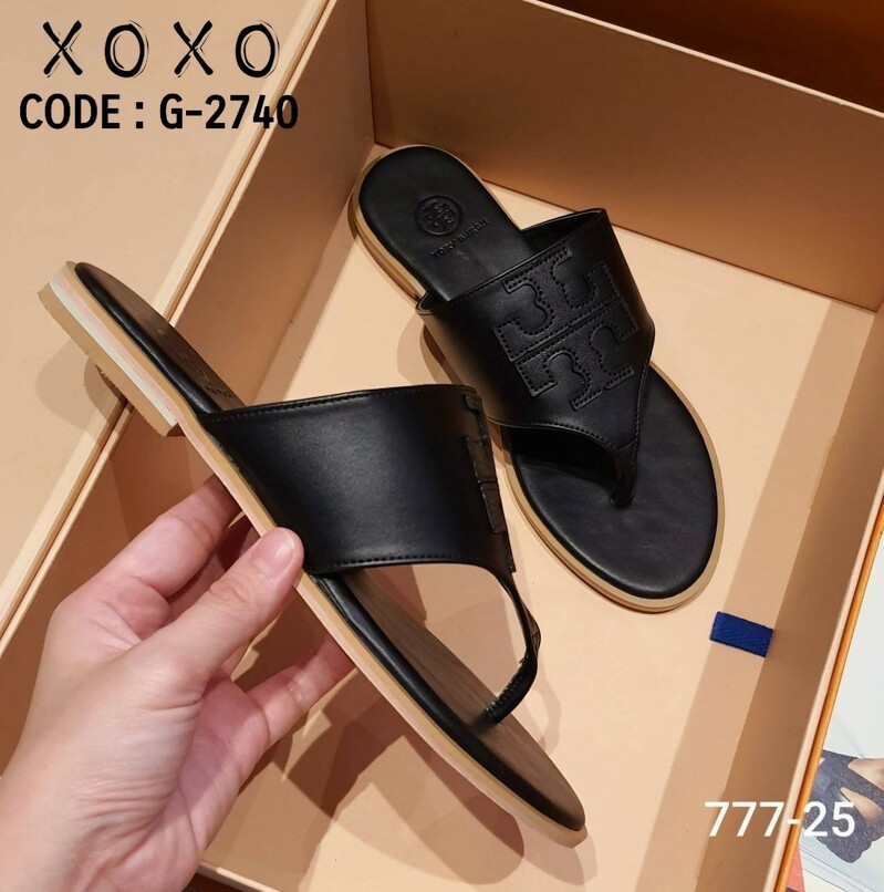 TORY BURCH SANDELS แตะหนีบ งานชนช้อป งานสวยมากคะ วัสดุหนัง PU ด้านหน้าว่างลายโลโก้แบรนด์ เรียบ หรู ดูแพงเกินราคาขายแน่นอนคะ แมทส์เข้าชุดง่าย น้ำหนักเบา