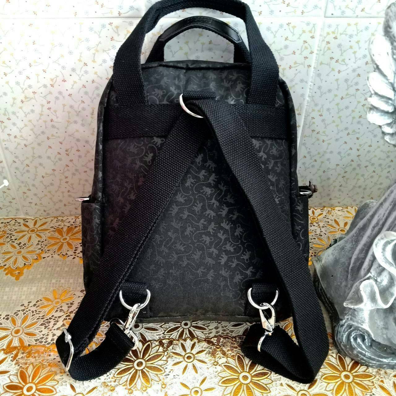 KIPLING 2WAYS MINI BACKPACK 👍กระเป๋าสะพาย2Wayรุ่นใหม่วัสดุ Nylon & Polyester 100% 👍หูหิ้วมีลายปั้มแบรนด์ 👍สายสะพายยาวเลื่อนปรับได้ถอดได้ 👍สามารถถือหรือสะพายได้ จะสะพายไหล่ สะพายเฉียง Crossbody หรือจะคล้องสายเป็นเป้สะพายหลัง