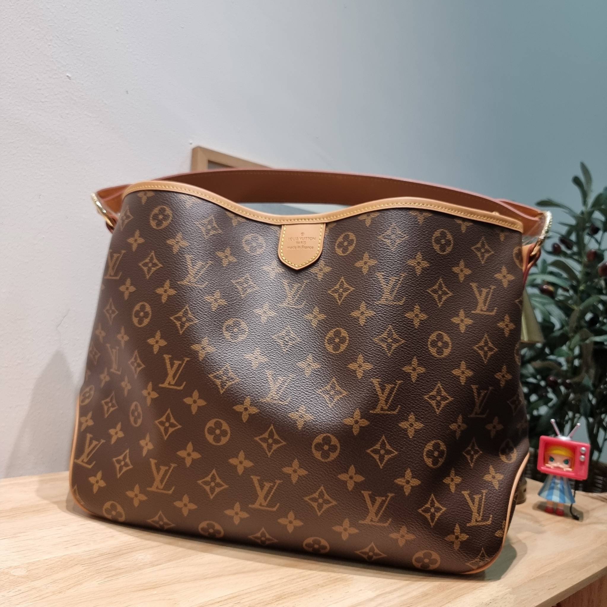 LV delightful bag / LV CARRYALL Monogram Canvas / LV Shopping Bag กระเป๋าทรงโท้ทใบใหญ่ ขนาดจุได้แบบล้นๆ รอบนี้จัดใบลูกมาให้อีก พิเศษที่สุด!! สมใจใครที่มองหากระเป๋าใบโปรด มีตะขอเกี่ยวที่ปากกระเป๋า และยังมาพร้อมสายสะพาย 2 แบบ