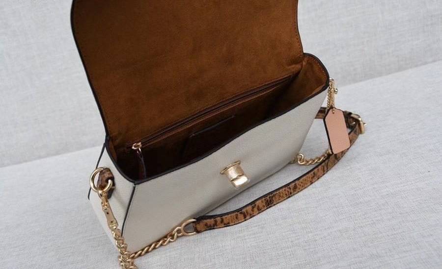 COACH MARLIE TOP HANDLE SATCHEL BAG (COACH C1765) กระเป๋าหิ้ว//สะพายข้าง//สะพายครอสบอดี้ร์ได้ หนังแท้สวยงามค่ะ เปิดปิดกระเป๋าแบบหมุนล็อคใช้งานง่าย ภายในโล่งสามารถใส่กระเป๋าเงินใบยาวได้;ของจำเป็นได้ครบค่ะ;มีช่องซิปและช่องโล่งให้ใส่ของจุกจิกนะคะ มาพร้อมสายส
