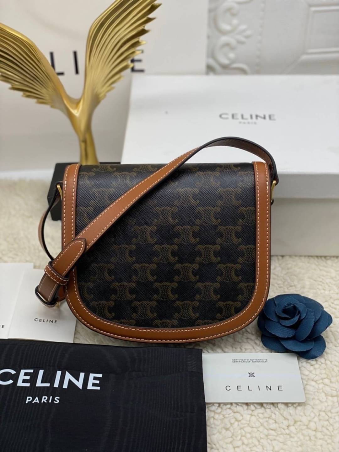 CELINE Teen BESACE TRIOMPHE in Triomphe Canvas and Calfskin Tan เกรดออริจินอล รุ่นใหม่ล่าสุด พร้อมส่งที่ไทย ภาพสินค้าถ่ายจากงานขายจริง ใช้งานต่างประเทศได้