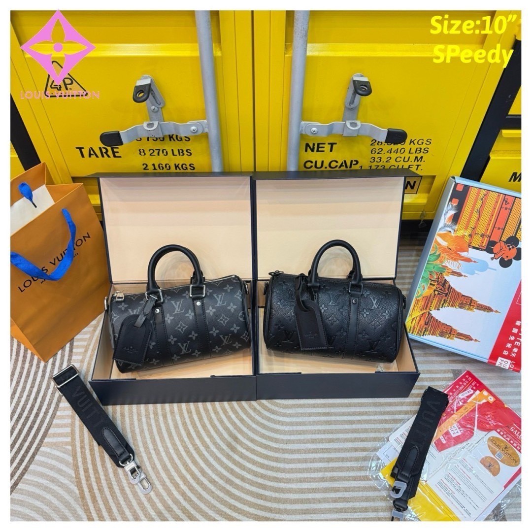 V Keepall Bandouliere 25 Bag กระเป๋าทรงหมอนสุดฮิต สีดำสวยคลาสสิค ดูแพงสุดๆ เท่และหรูในใบเดียว มาพร้อมสายสะพายแบบสปอร์ต ดีไซน์เริ่ดไม่ซ้ำใคร