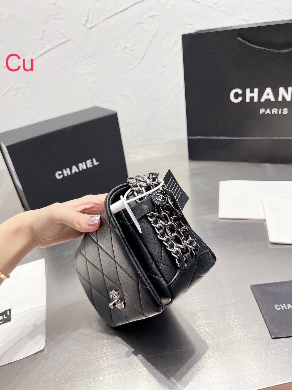 Chanel shoulder bag with chain 8" / Chanel Bag พร้อมส่ง กระเป๋าสะพาย สายโซ่อะไหล่เงินทบสามชั้น หรูหรา งานหนังเรียบสวย มาพร้อมกล่อง อปก ครบเซ็ท รอบนี้จัดราคาพิเศษสุดคุ้มค่ะ ใช้งานต่างประเทศได้ ภาพถ่ายจากงานขายจริง