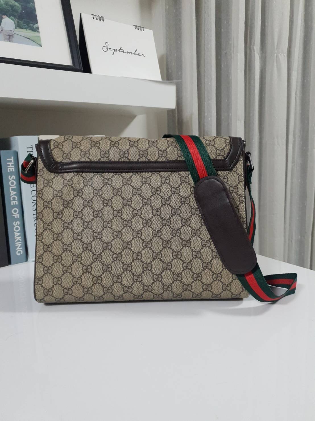 GUCCI VINTAGE MASSENGER BAG ใบใหญ่ ลายแบรนด์ตัดขอบ ทรงสุดฮิต ดีไซน์สวยตัวกระเป๋าอยู่ทรง