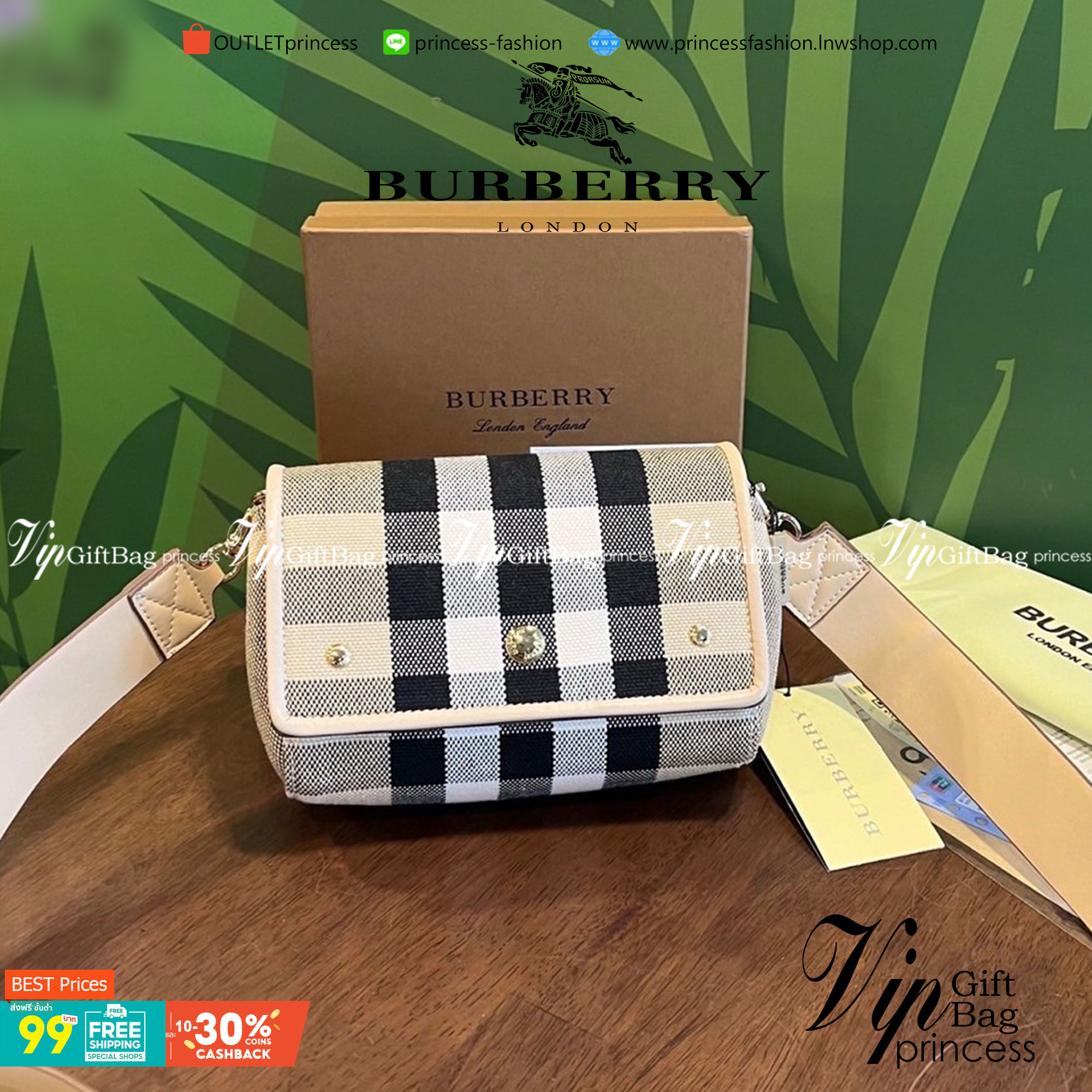 VIP 】BURBERRY FRAGRANCES VINTAGE CROSSBODY BAG กระเป๋าสะพายลายออริจินอลเรียบหรูสุดคลาสสิค เปิดหน้าสะดวกใช้ ภายในปั้มโลโก้ พร้อมสายสะพายหนังยาวปรับระดับได้จะสะพายไหล่หรือ Crossbody ก็ดูดีสวยน่าใช้มากค่ะเป็นอีกหนึ่งไอเท็มแนะนำ สินค้ามาพร้อมถุงผ้ากันฝุ่นแบรน