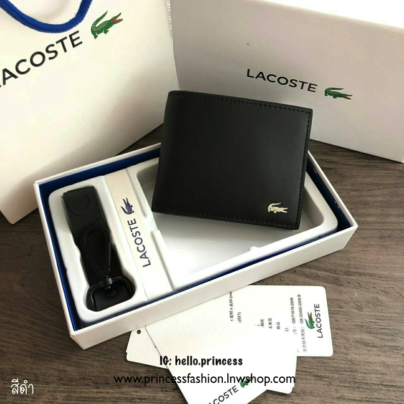 LACOSTE Short Wallet with Key Set กระเป๋าสตางค์ใบสั้น Set สุดคุ้มมอบให้เป็นของขวัญหรือใช้เองก็แนะนำค่ะ อุปกรณ์ : มาพร้อมพวงกุญแจ + ถุงกระดาษแบรนด์ + กล่องแบรนด์