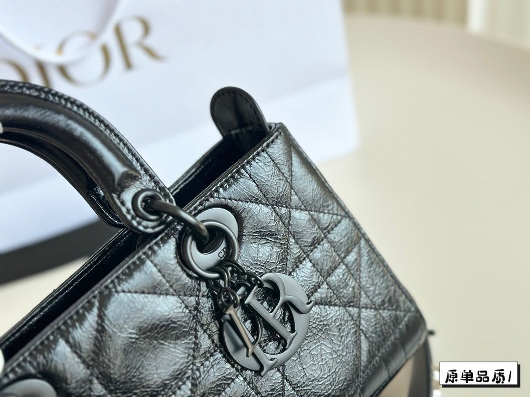 DIOR Lady D-Sire My ABCDior Bag Macrocannage Crinkled Leather กระเป๋าสะพายซีซันใหม่ ดีไซส์หนังย่น โทนดำทั้งใบสวยหรูคลาสสิก เกรดออริ 1:1 ใช้งานต่างประเทศได้