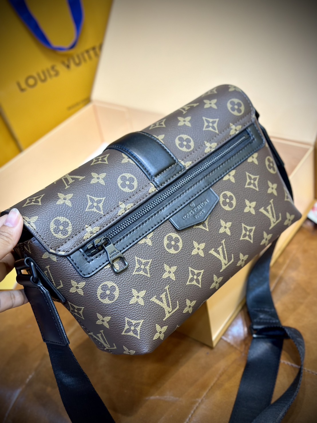 พร้อมส่ง 3 สี LV S-Cape Messenger Monogram Eclipse / LV Messenger Bag กระเป๋าทรงแมสเซ็นเจอร์ แบบคลาสสิกสวยงามเป็นเอกลักษณ์ เกรดออริ