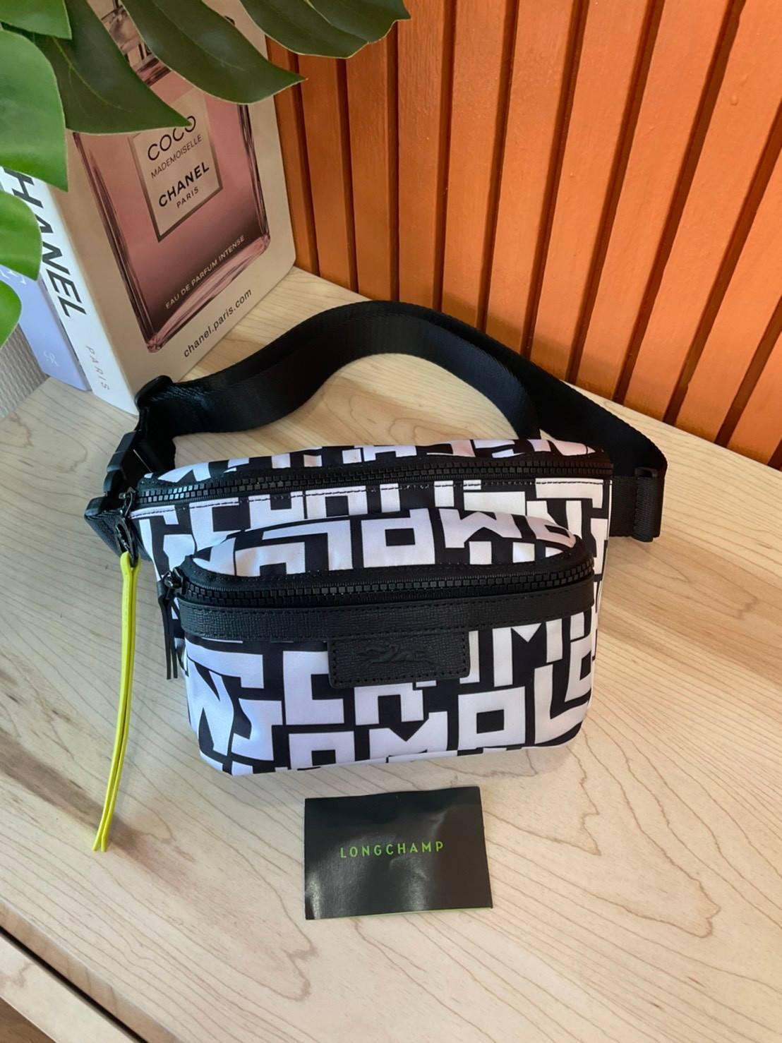 ของแท้ 💯% L ongchamp Le Pliage Graphic Nylon Belt Bag กระเป๋า คาดอก / คาดเอว ลายกราฟฟิก