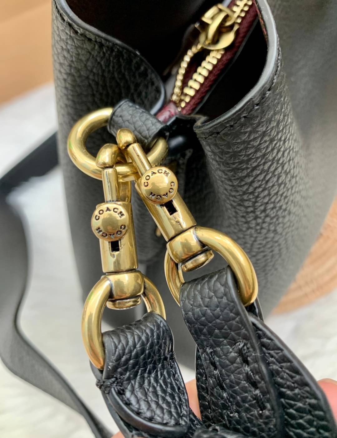 COACH WILLOW SHOULDER BAG ((C2745//C2590//C2621)) พร้อมส่งที่ไทย รุ่นแนะนำค่ะ🔥🔥 🔺กระเป๋าหิ้ว//คล้องไหล่//สะพายข้าง สุดคุ้ม! หนังแท้ชั้นดี ได้ไปหลงรักแน่นอนค่ะ หนังสวยมากๆ😘 🔺ตัวกระเป๋าแบ่งเป็นสองช่องหลัก ด้านนึงเป็นแ