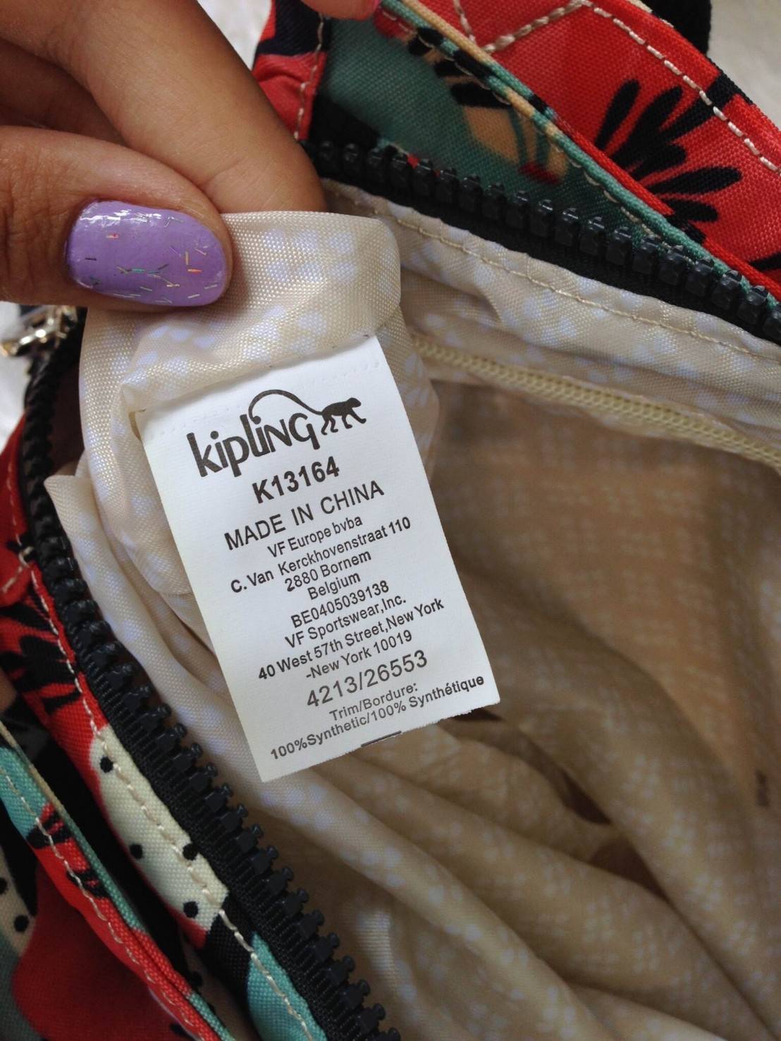 KIpling Felix Large Handbag Bag กระเป๋าถือหรือสะพายสไตล์ลำลองวัสดุ Nylon + Polyester 100% น้ำหนักเบามีหูหิ้วเเละสายสะพายยาวเลื่อนปรับระดับได้ถอดได้ เปิดปิดด้วยซิปสะดวกใช้ โลโก้เเบรนด์ มีช่องแบ่งถึง3ช่องเเยกเป็นสัดส่วน ด้านหน้าและด้านหลังมีช่องใส่ของเปิดปิ