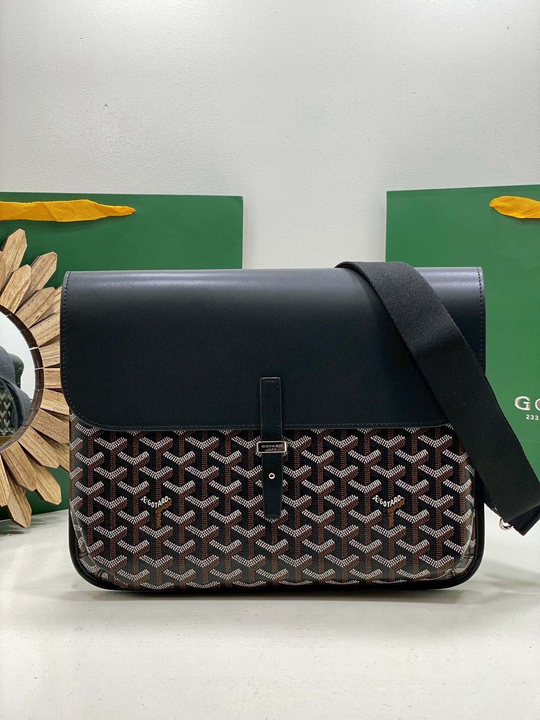 ORI หนังแท้ | Goyard Coursier Messenger bag กระเป๋าแมสเซ็นเจอร์ดีไซน์ใหม่ กะทัดรัดใช้งานได้อย่างคล่องตัว เหมาะมากสำหรับสายสปอร์ต ที่สุดของความหรูตอบโจทย์การใช้งาน ใบจริงสวยงามตามรูปค่ะ